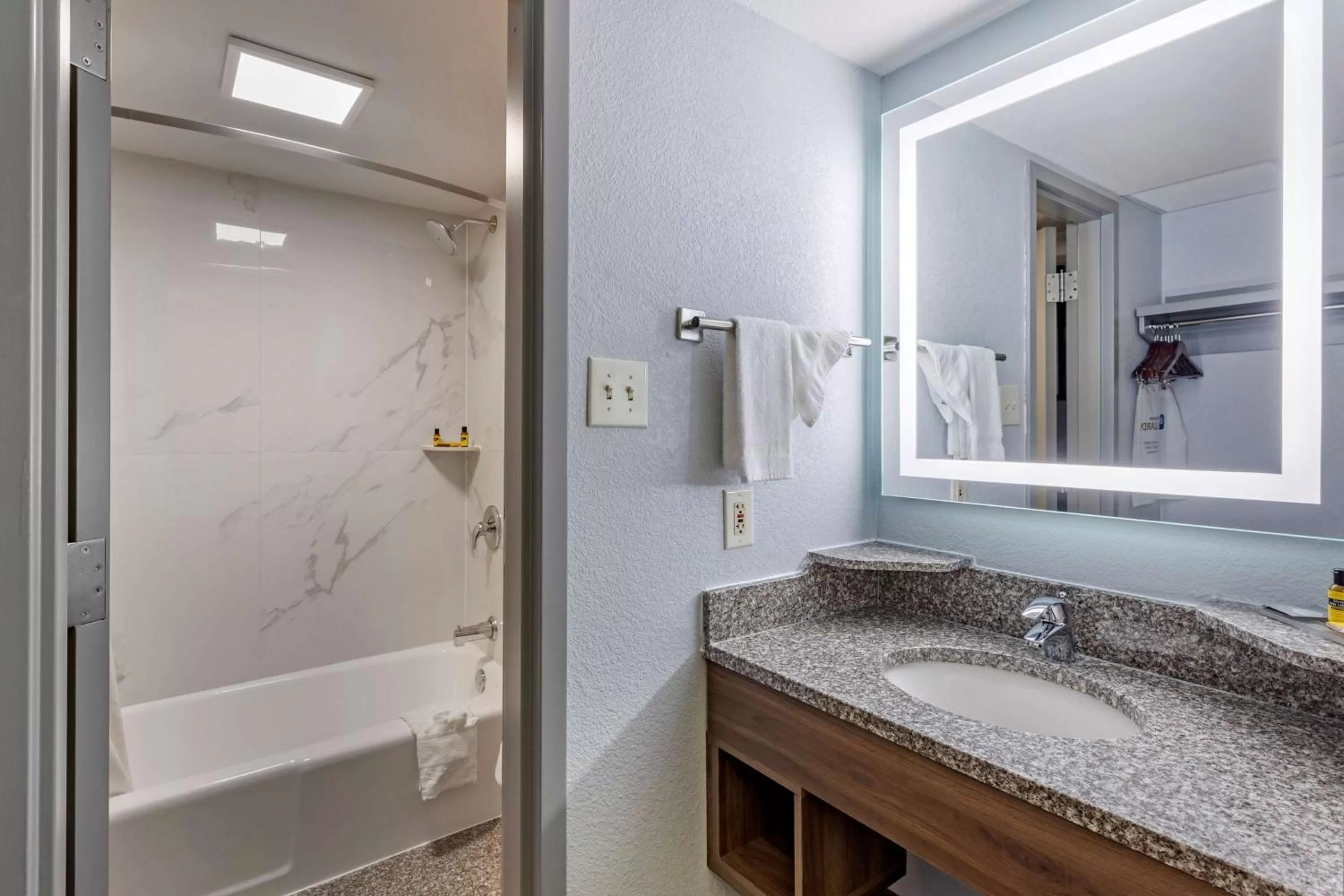 Bathroom in Best Western Plus St. Louis West-Westport