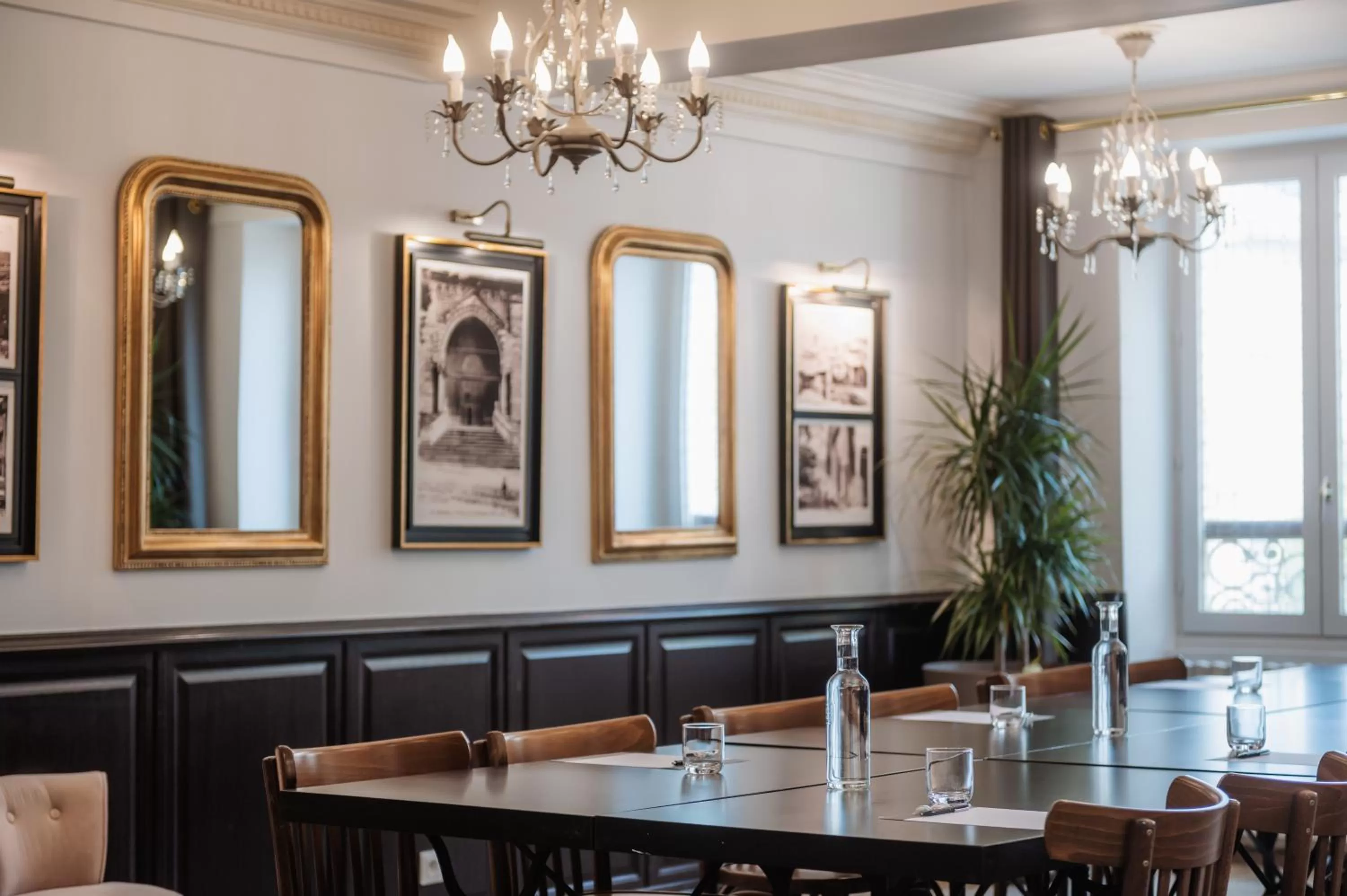 Restaurant/places to eat in Logis - Hotel De La Mairie