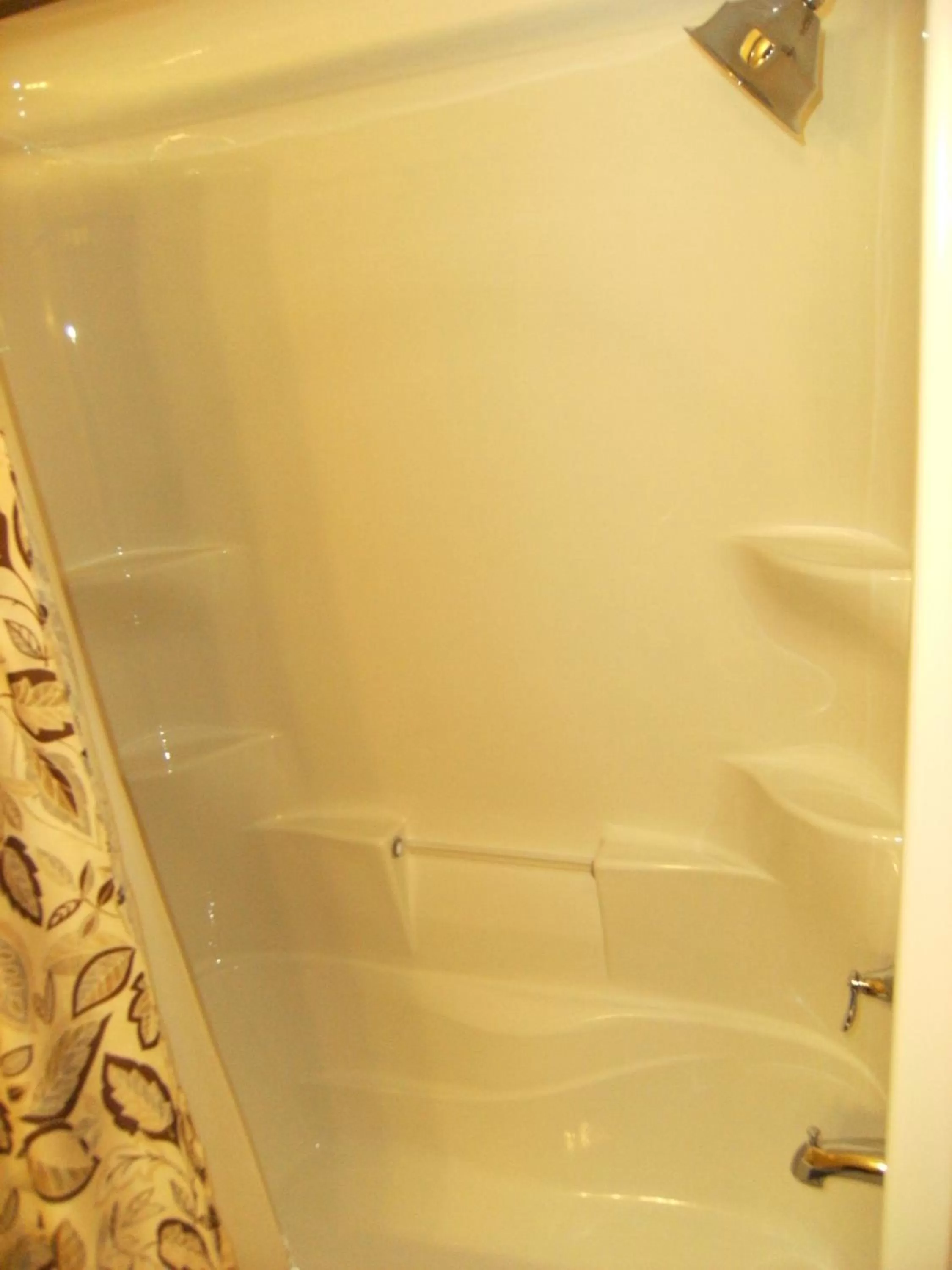 Shower in Parkside Inn