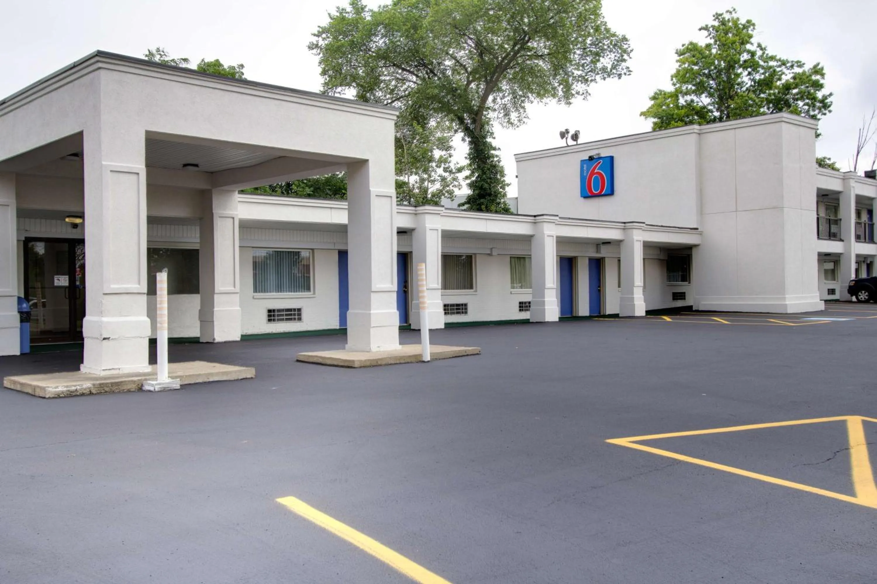 Property building in Motel 6-Richfield, OH