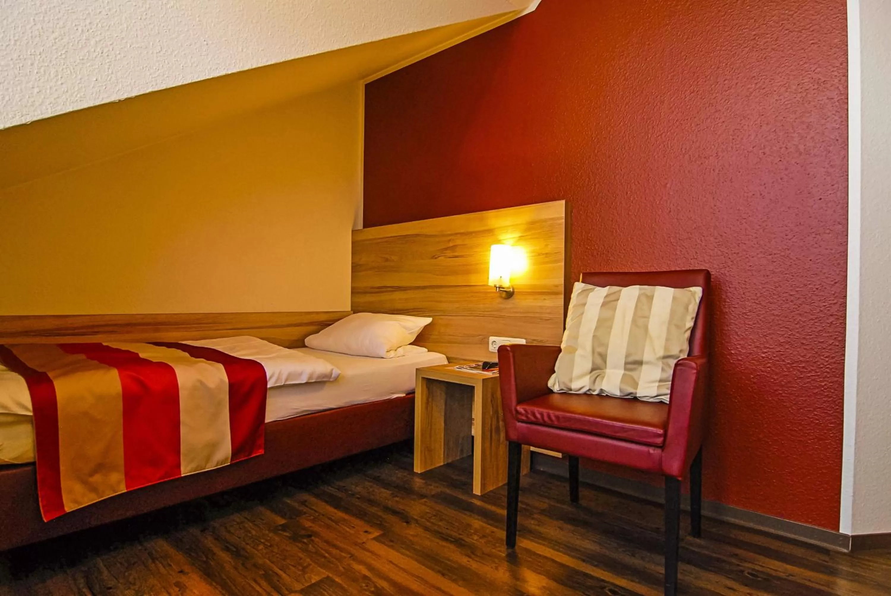 Photo of the whole room, Bed in Adolphs Hotel