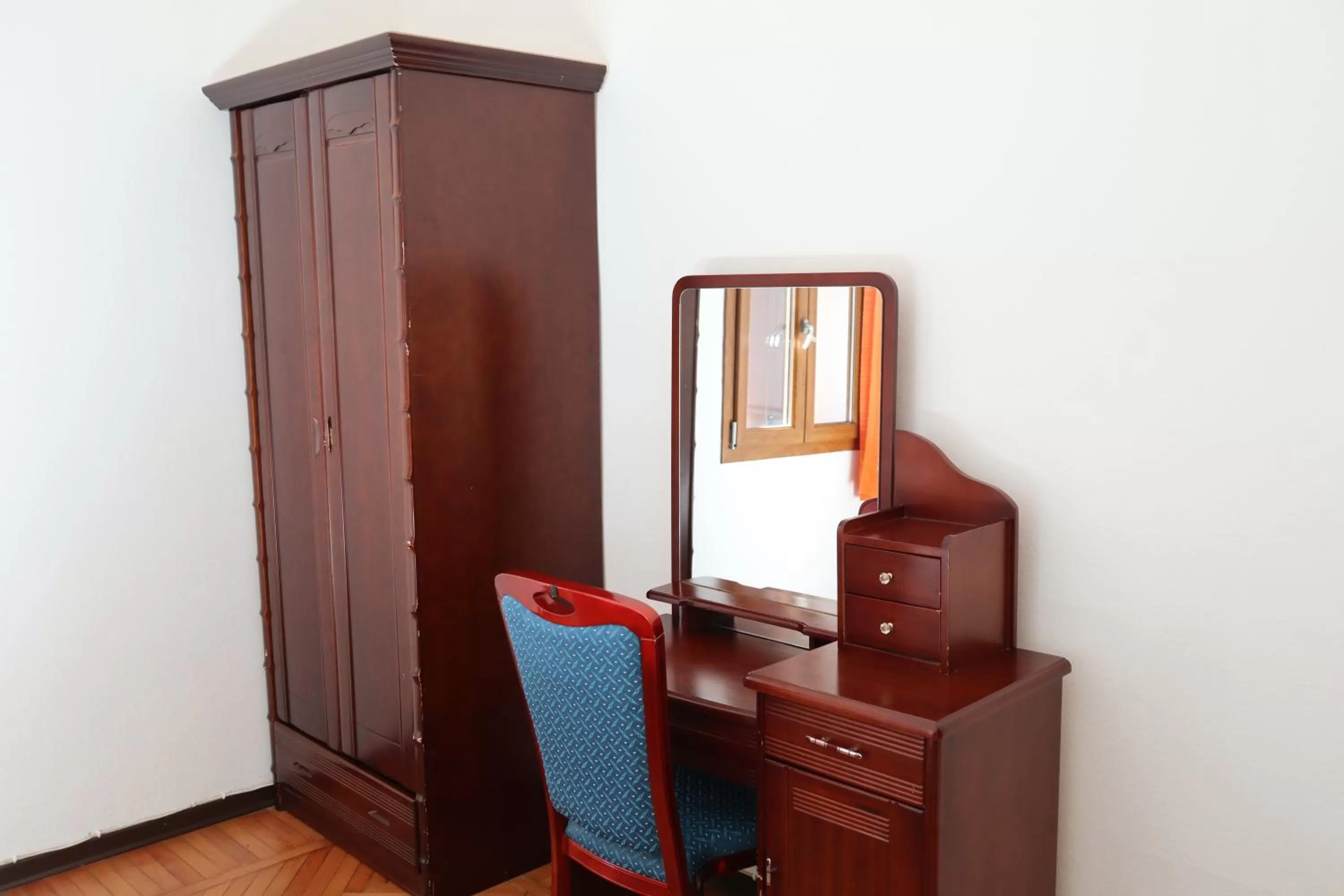 wardrobe in b&b Wu Giada