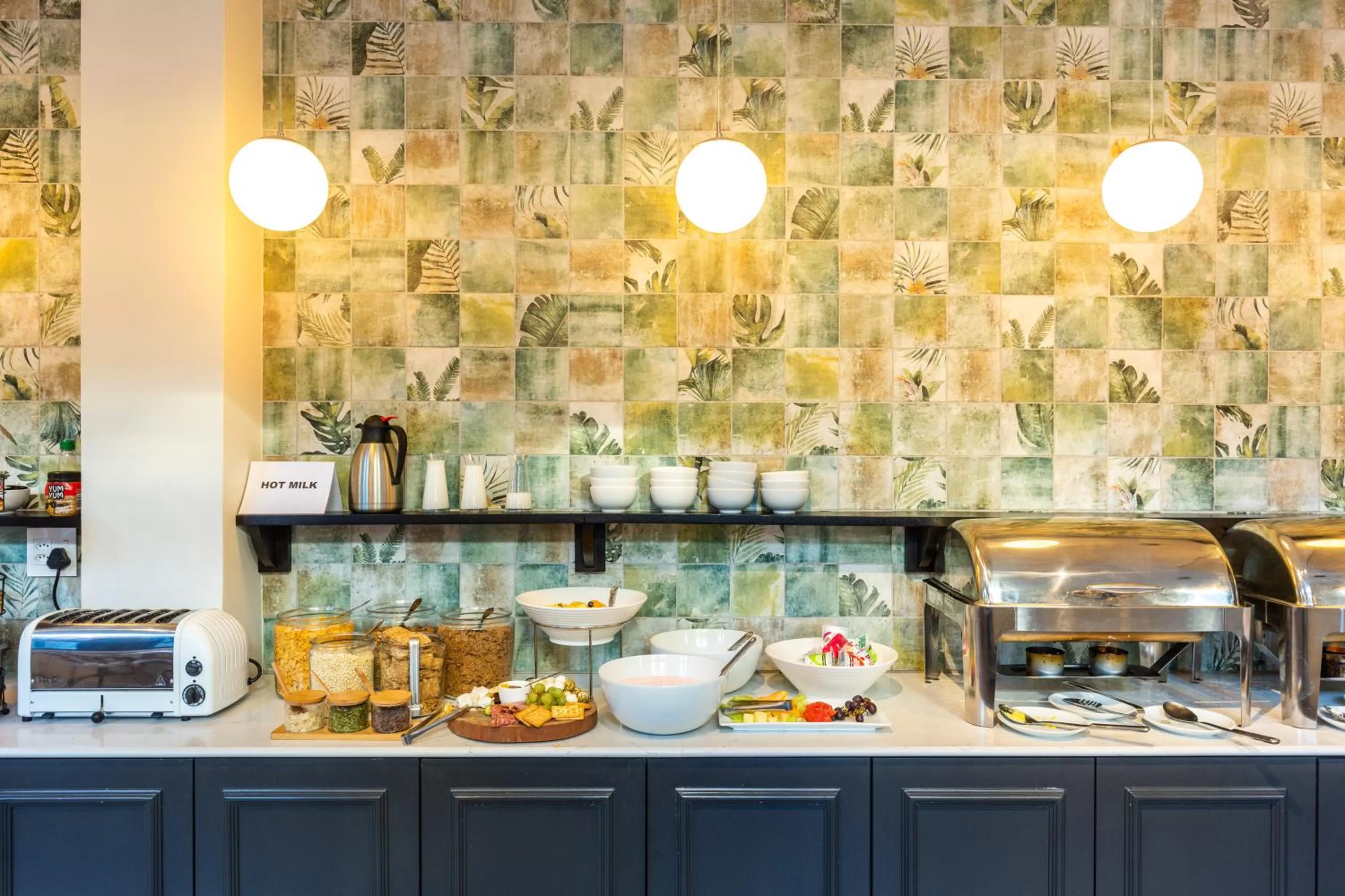 Restaurant/places to eat in Old Bank Hotel - Lion Roars Hotels & Lodges