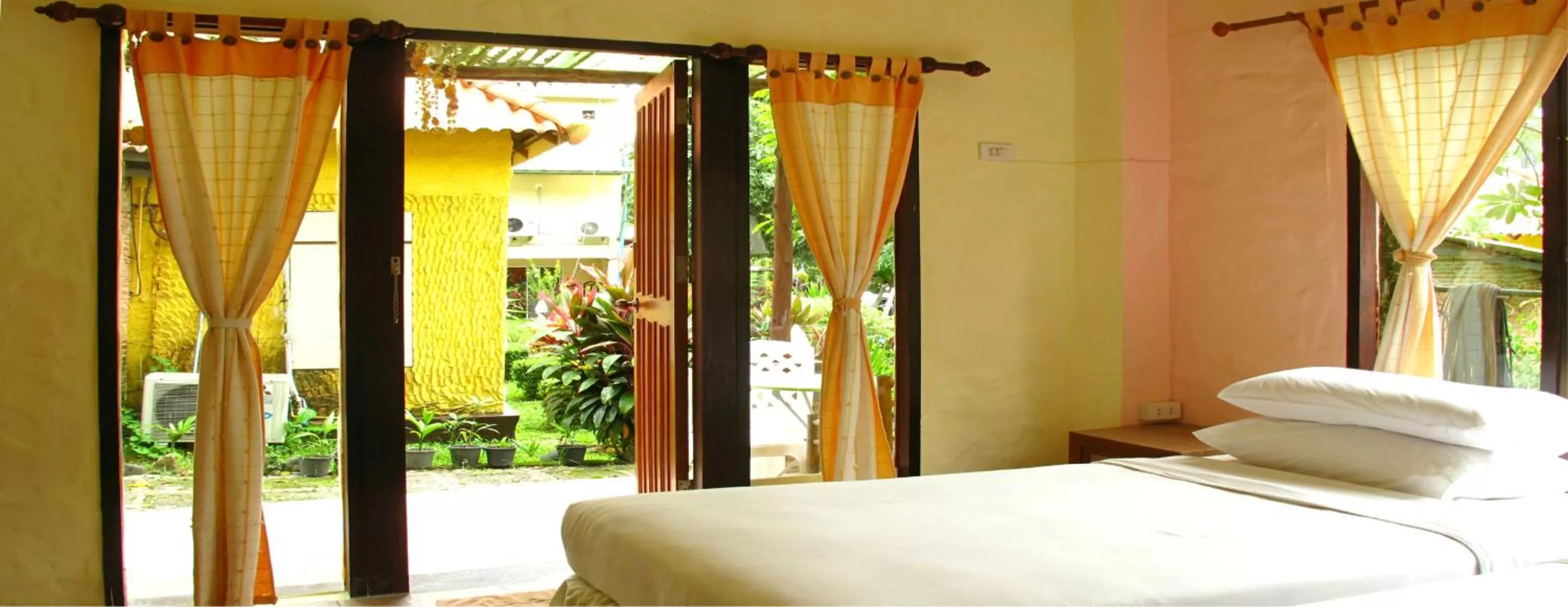 Photo of the whole room, Bed in Sea-Sun Bungalow & Resort