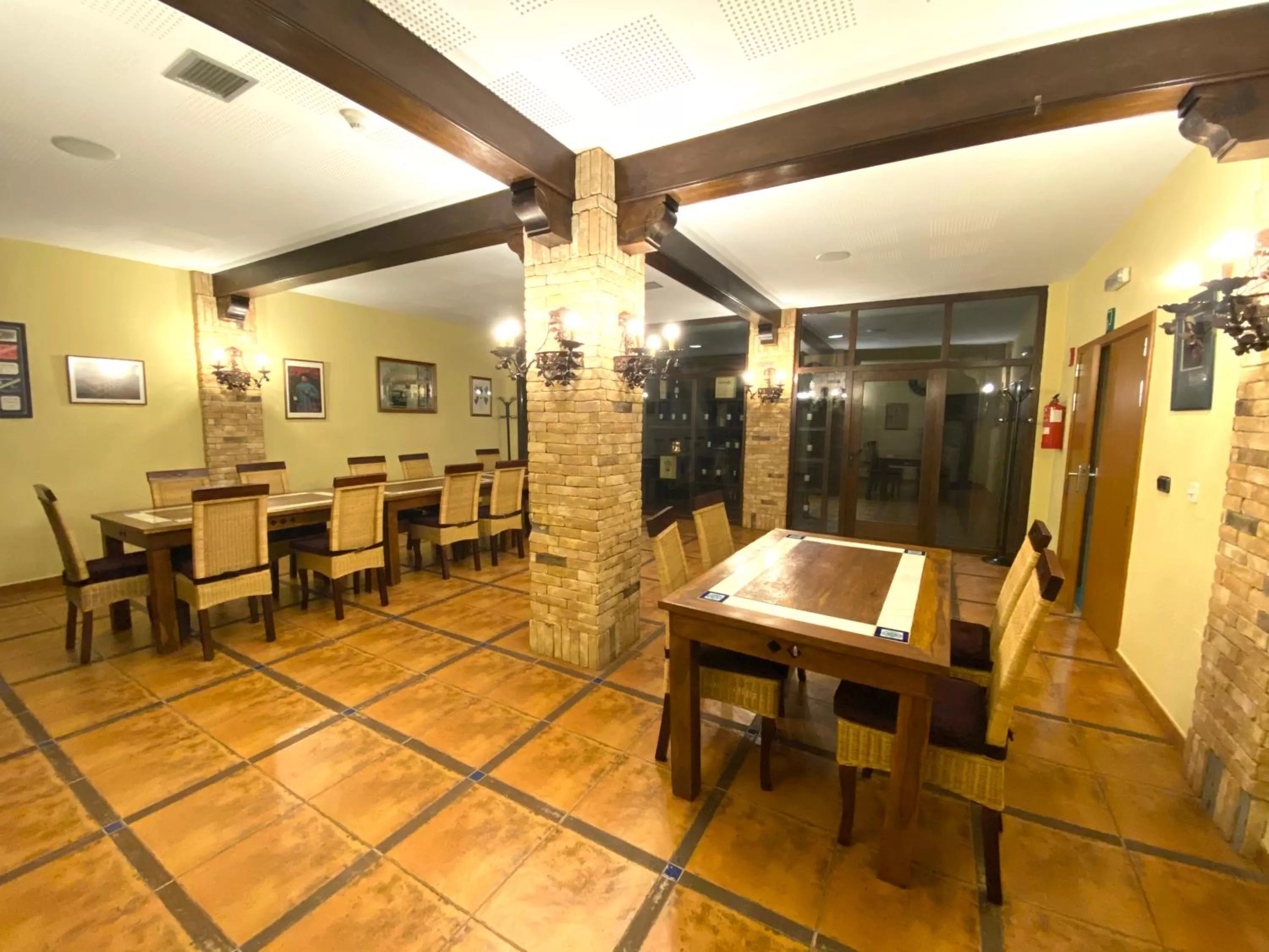 Restaurant/places to eat in Hotel Lasa Sport