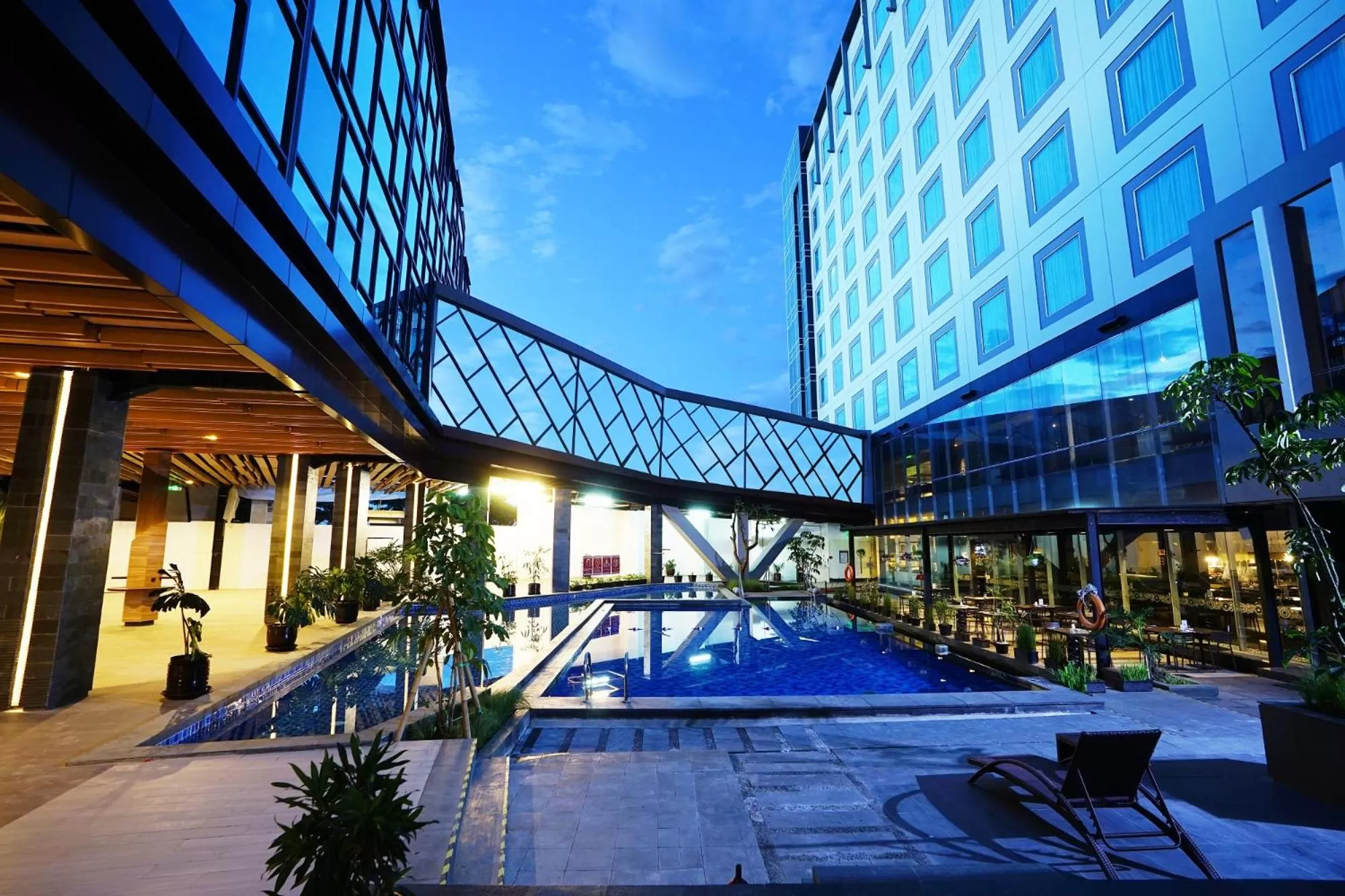 Swimming pool in Holiday Inn Bandung Pasteur by IHG