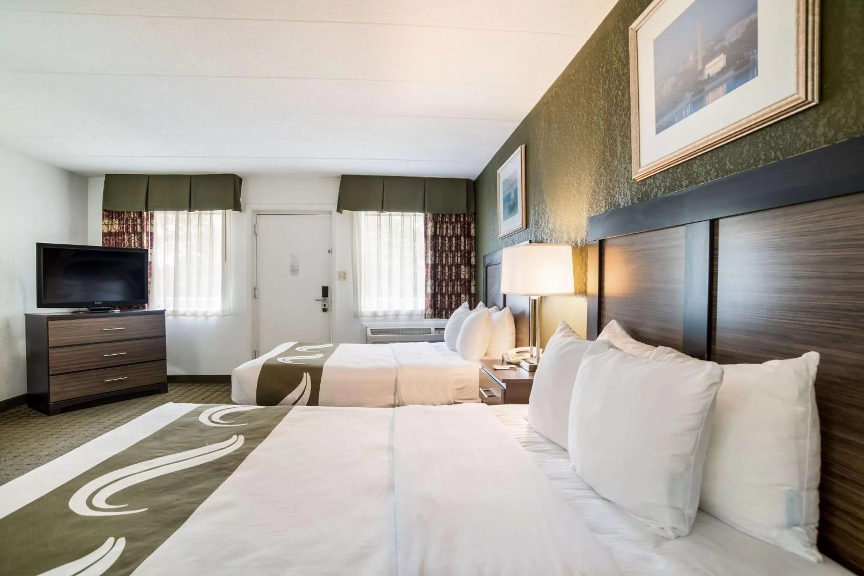 Photo of the whole room, Bed in Quality Inn Mount Vernon