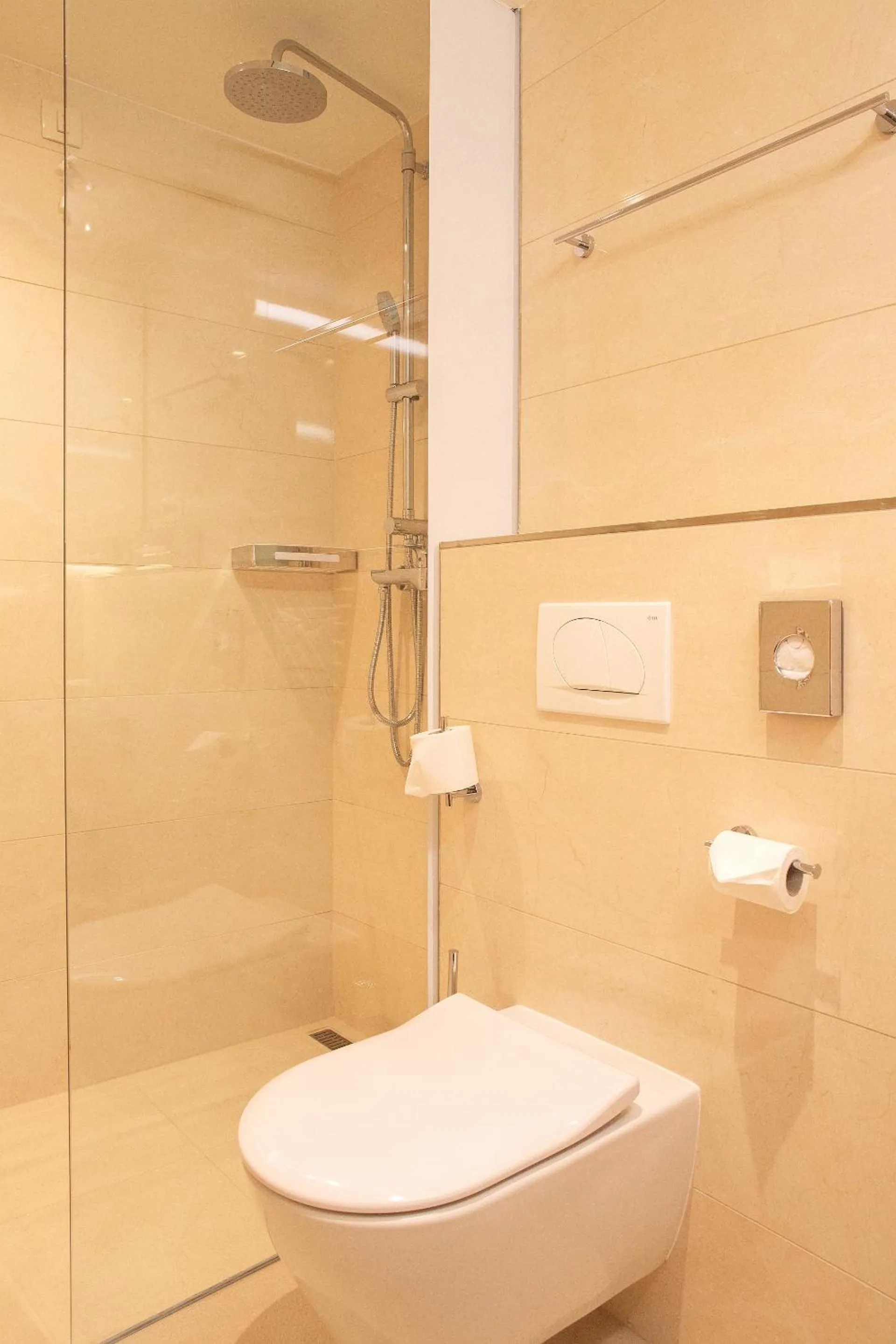 Shower in Grand Hotel Bernardin