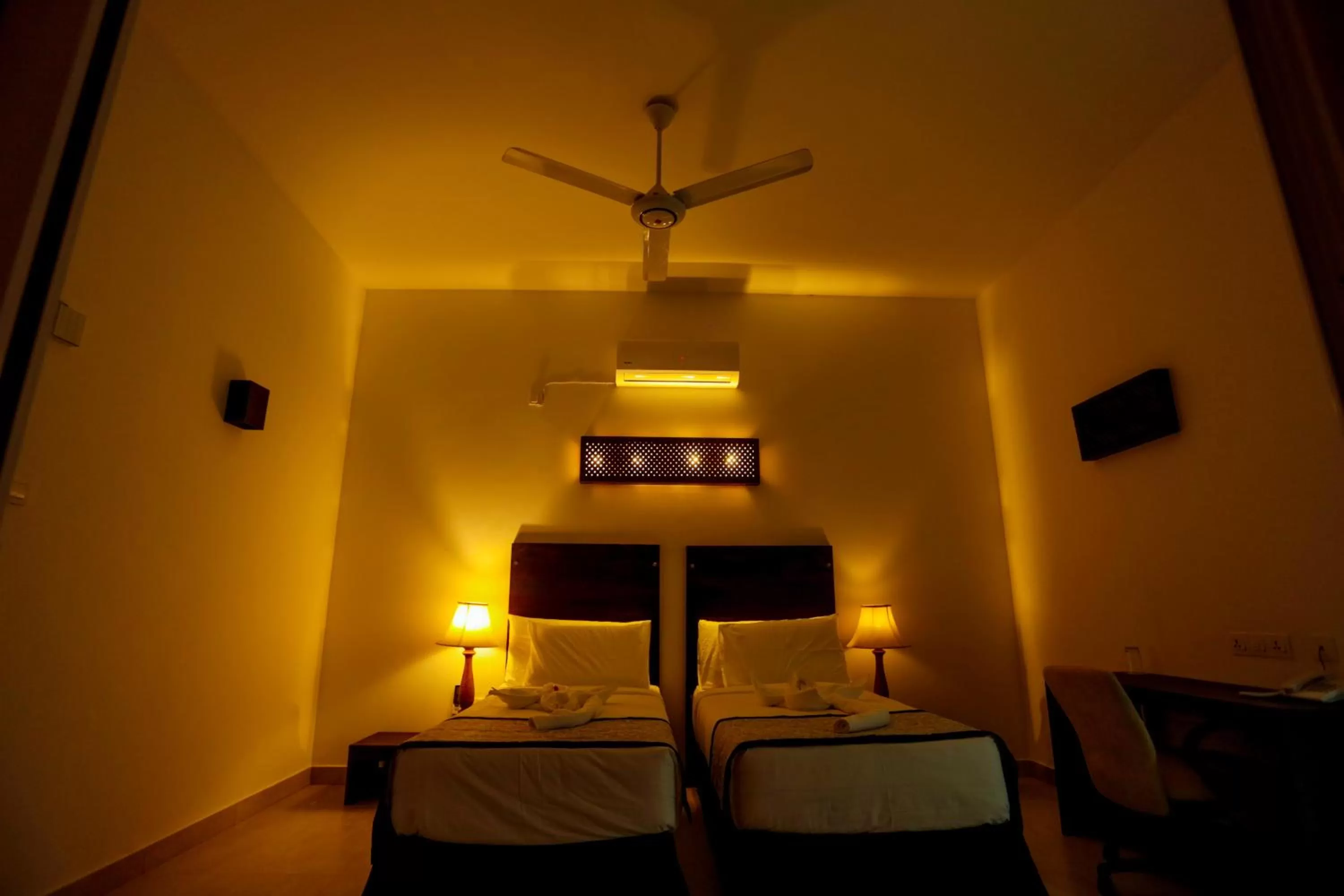 Photo of the whole room, Bed in Amaluna Resorts