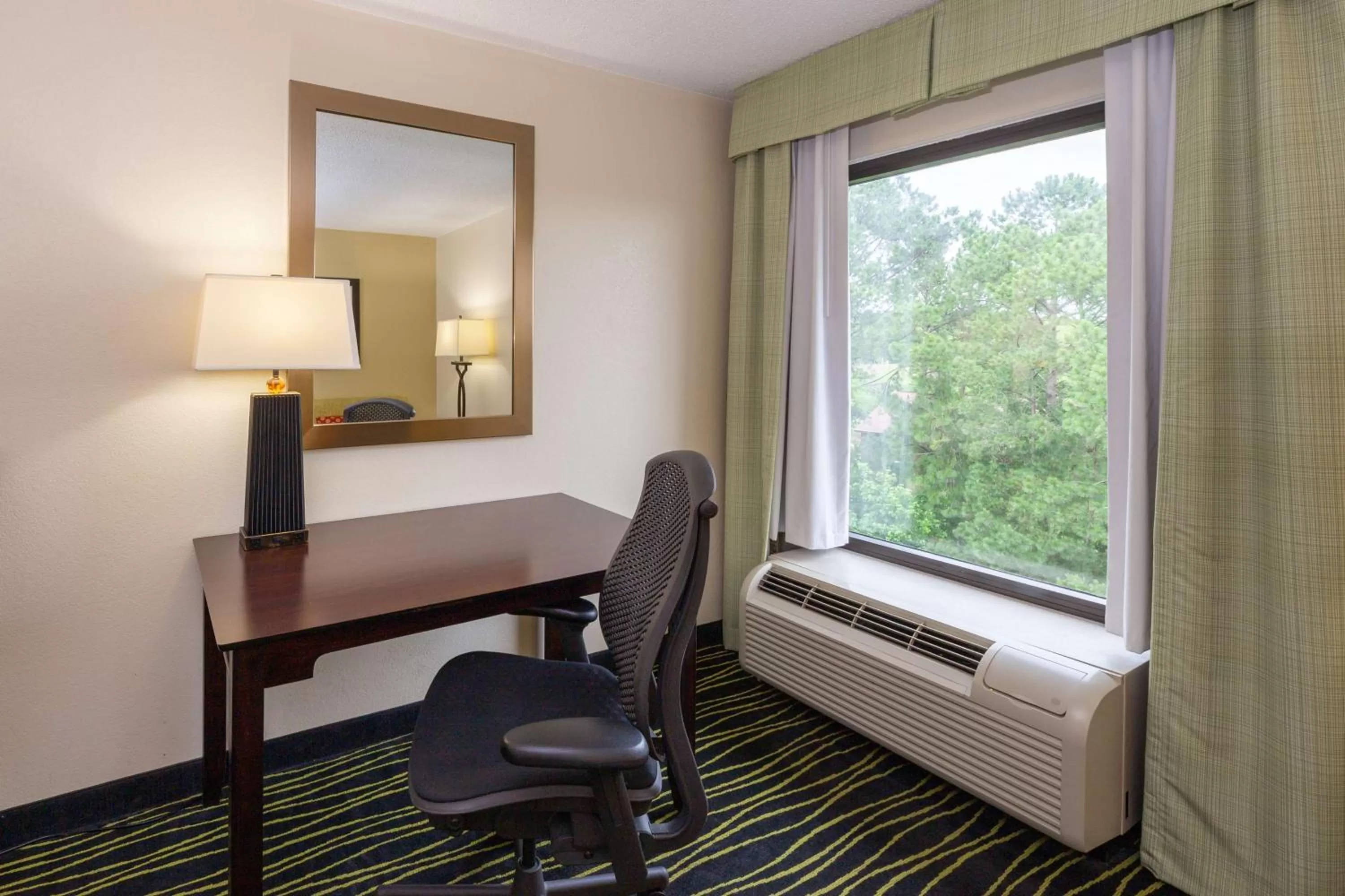 Bedroom, Bed in Hampton Inn Columbia I-26/Harbison Blvd