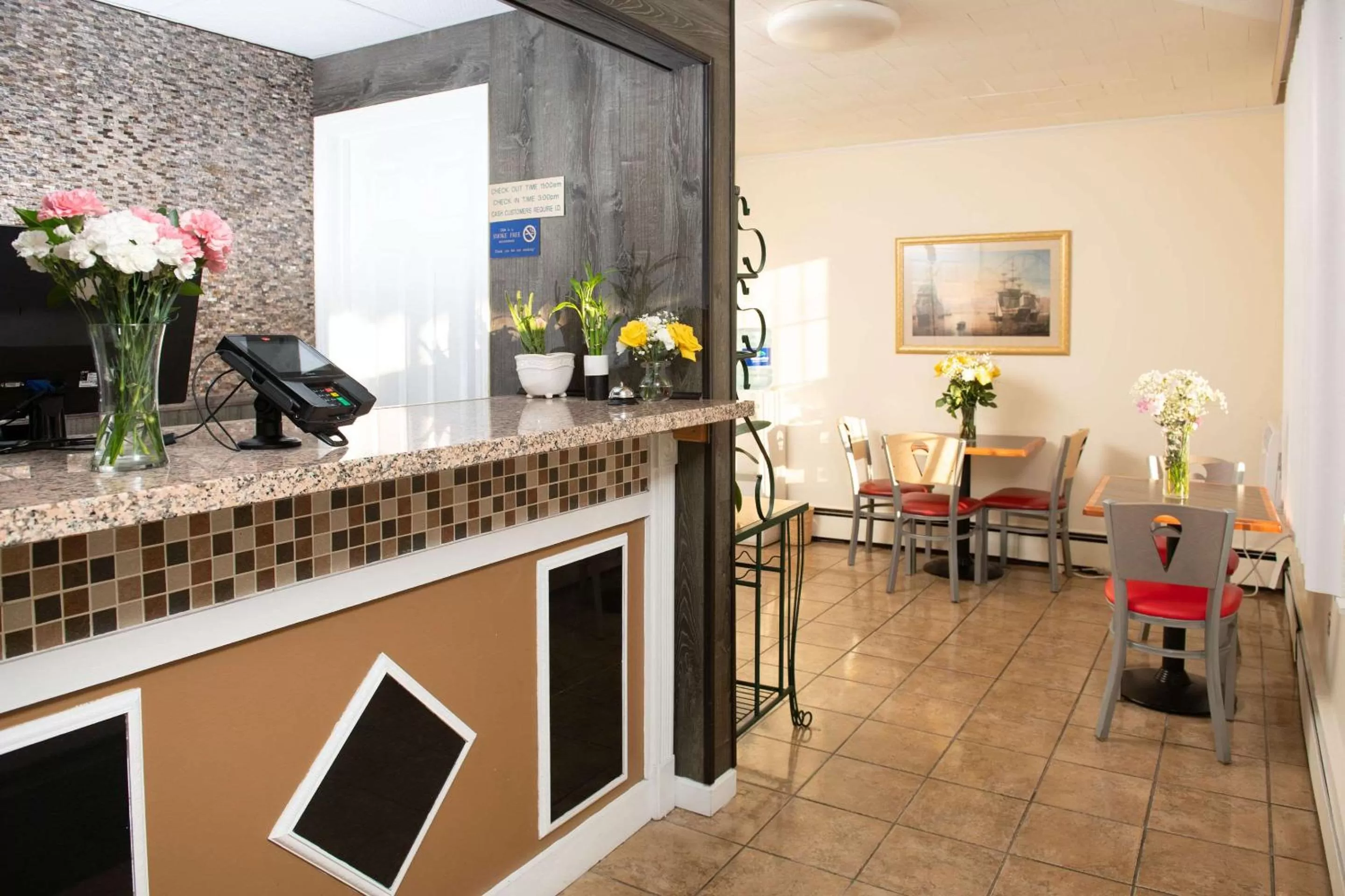 Lobby or reception in Rodeway Inn Middletown - Newport