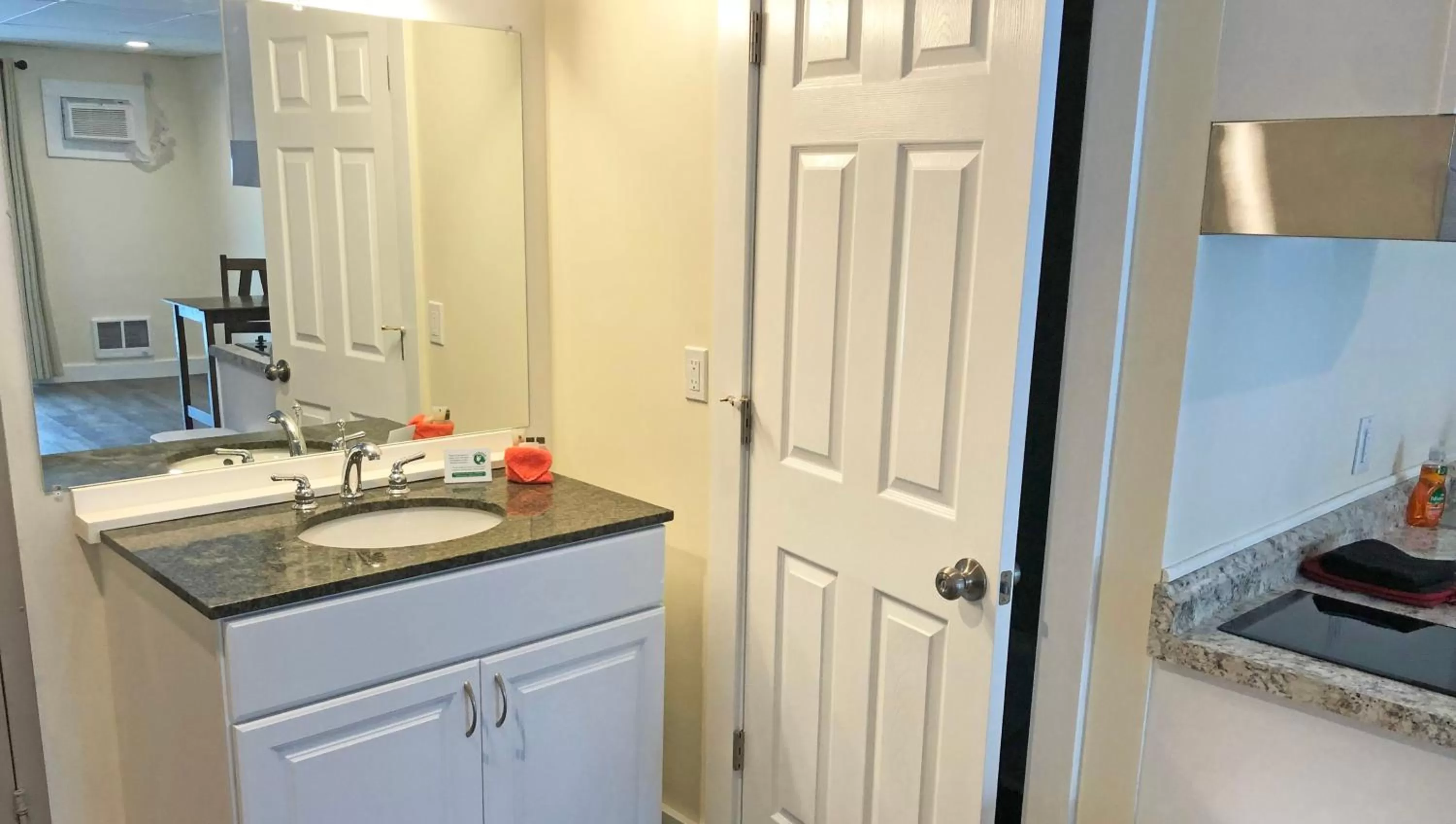 Bathroom in Colonial Inn Ellsworth