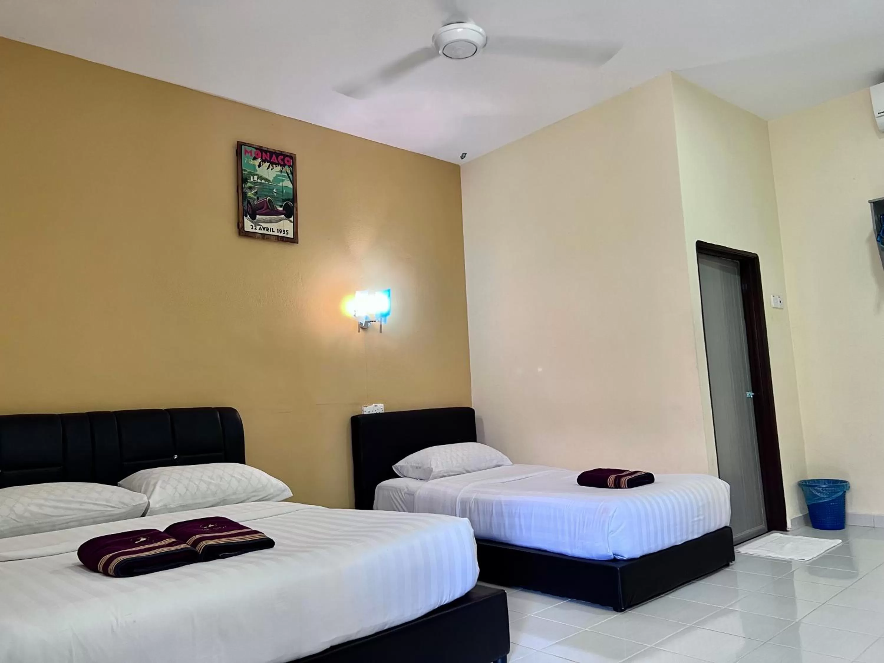 Bed in Dhania Cenang Beach Motel