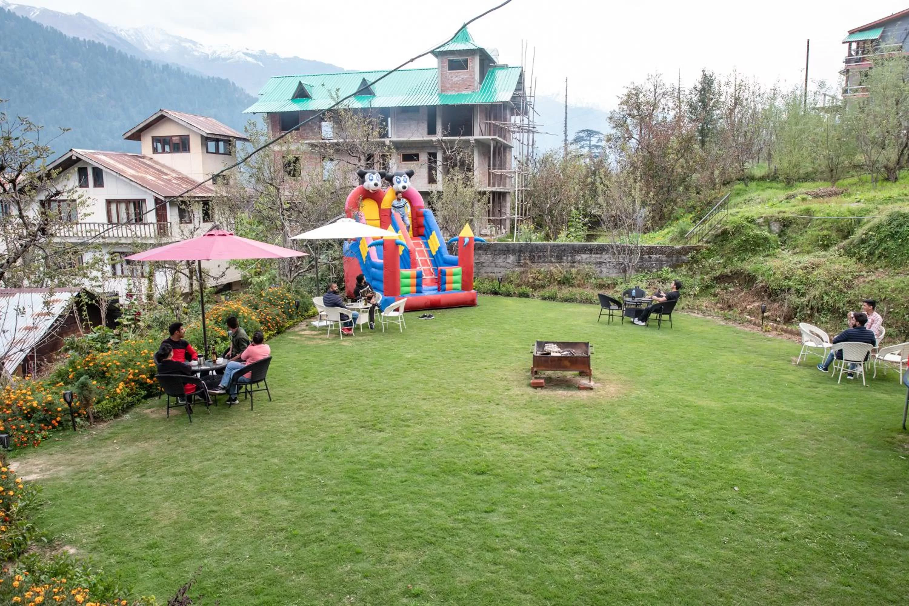 Garden view in Hotel Smugglers Mountain View - central heated & air Cooled