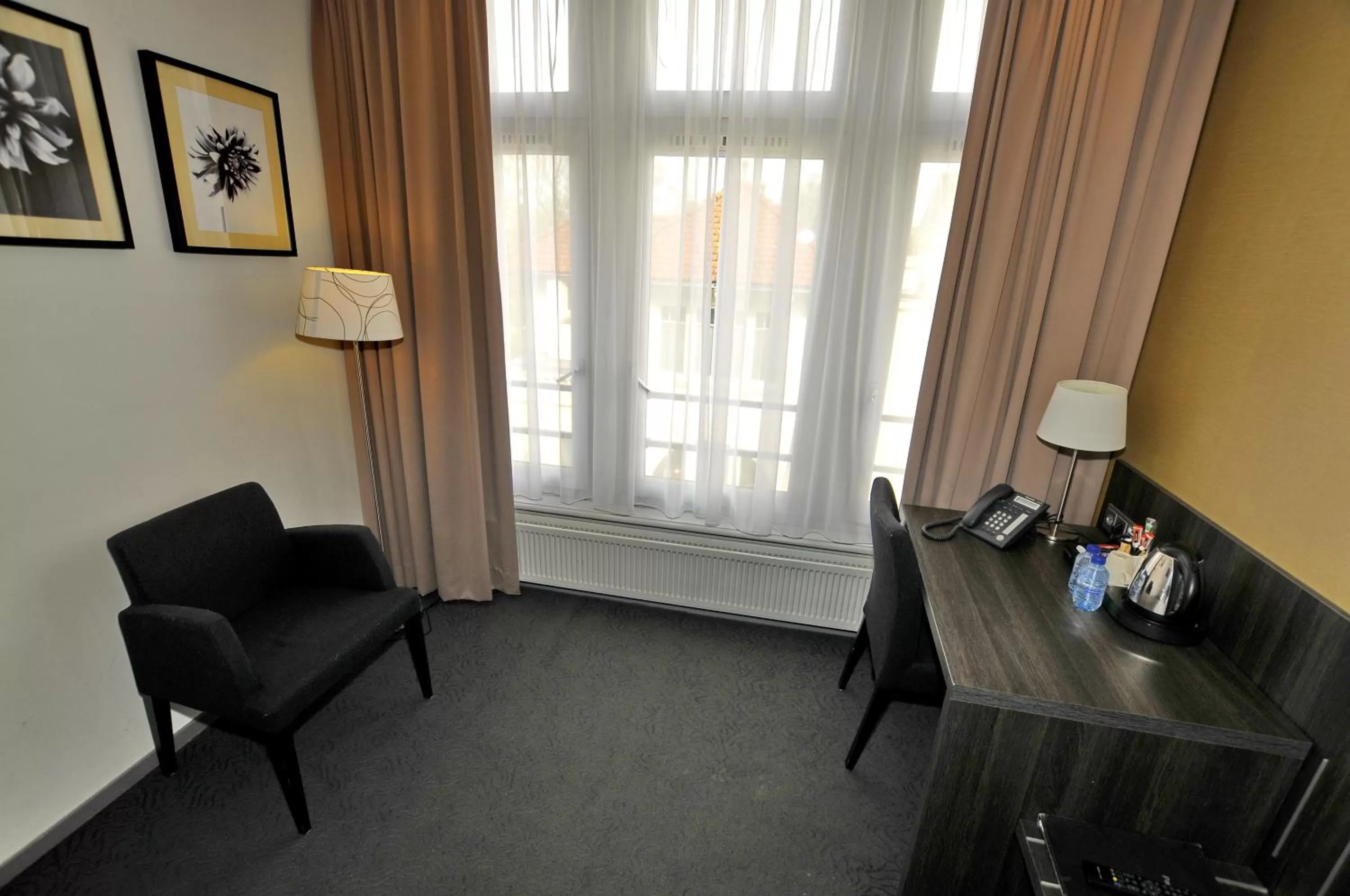 Seating Area in Hotel Parkview