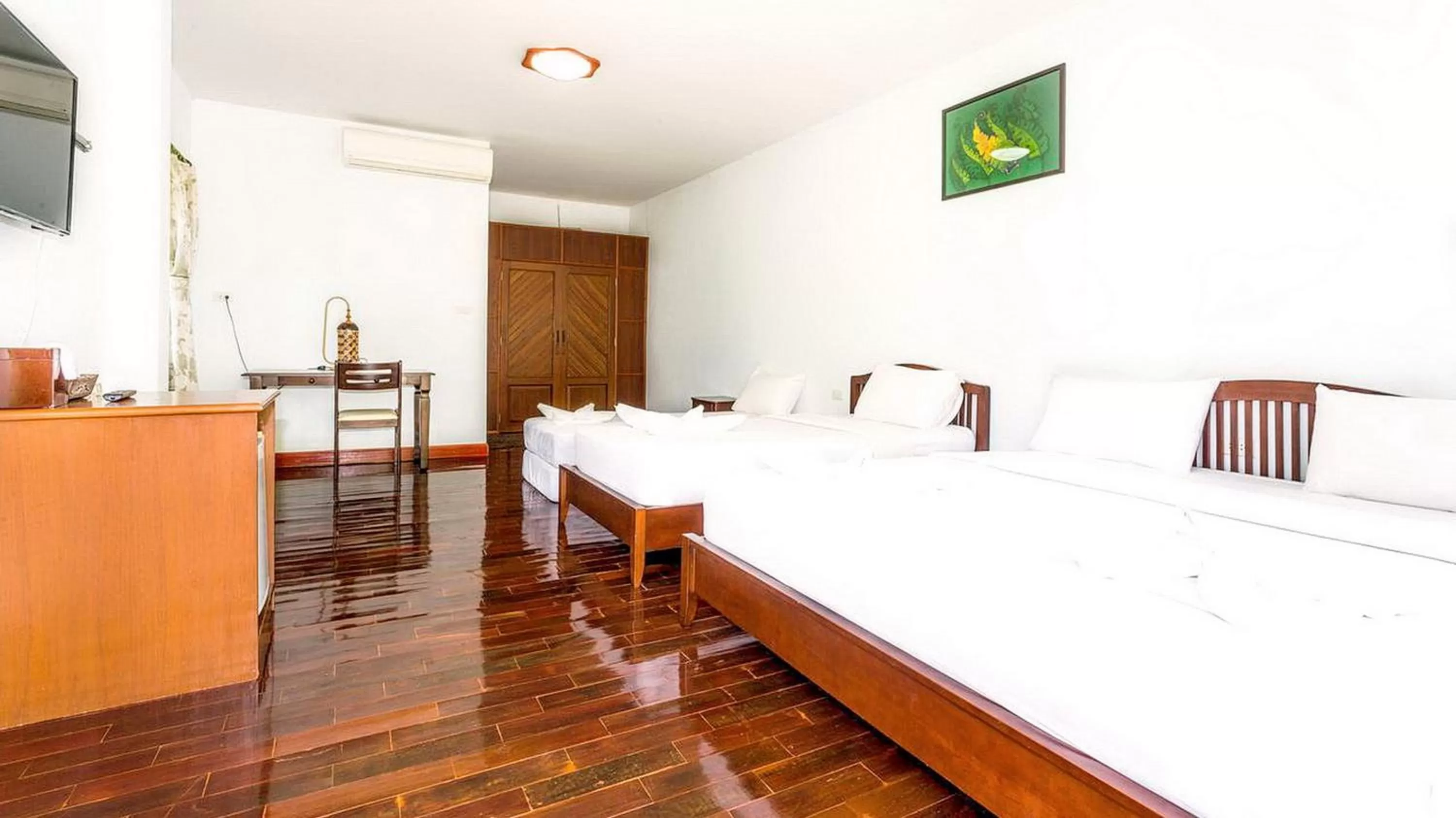 Photo of the whole room, Bed in Doo Dee Boutique Resort by Swiss Chalet