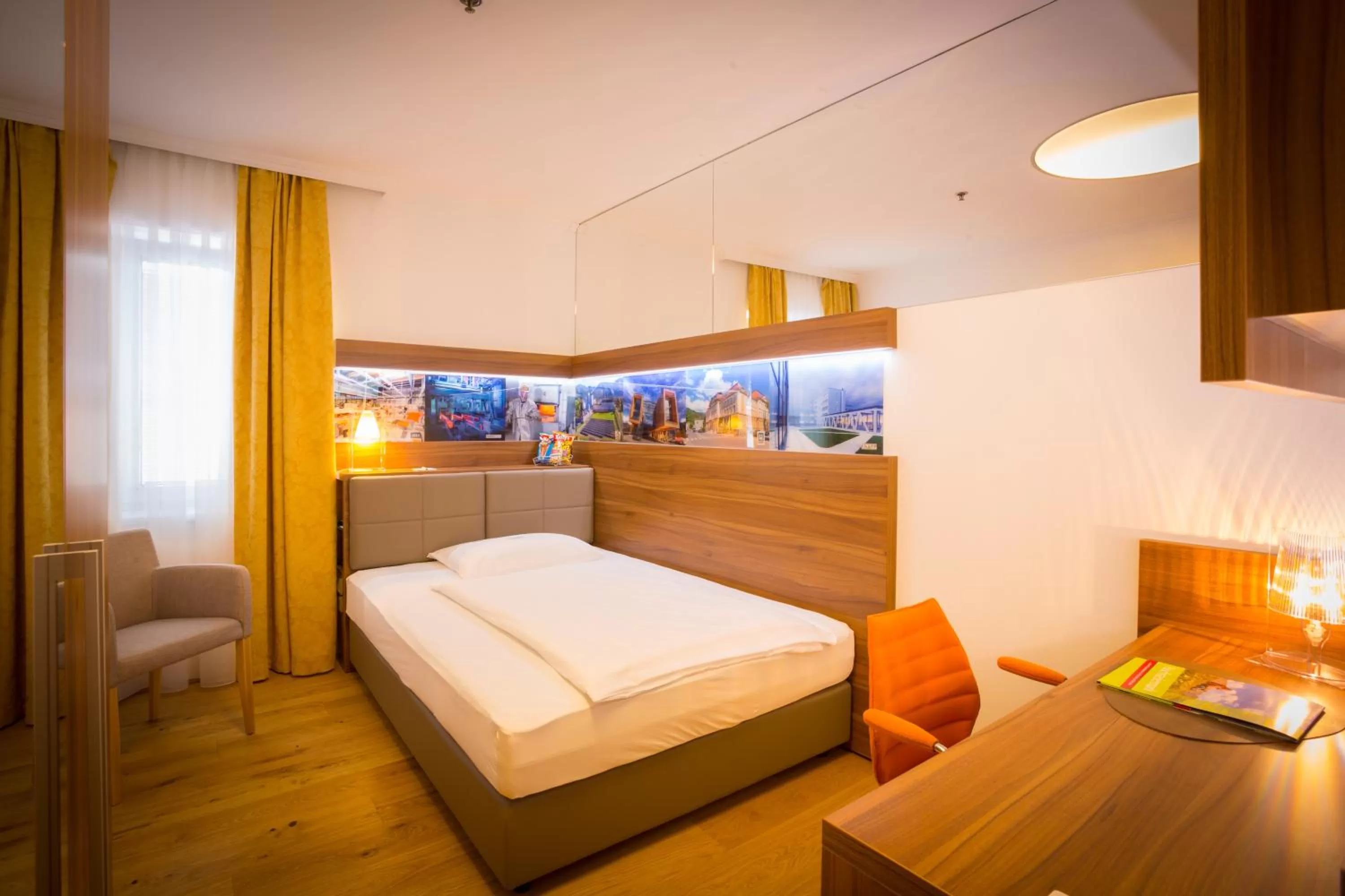 Photo of the whole room, Bed in Hotel Kongress