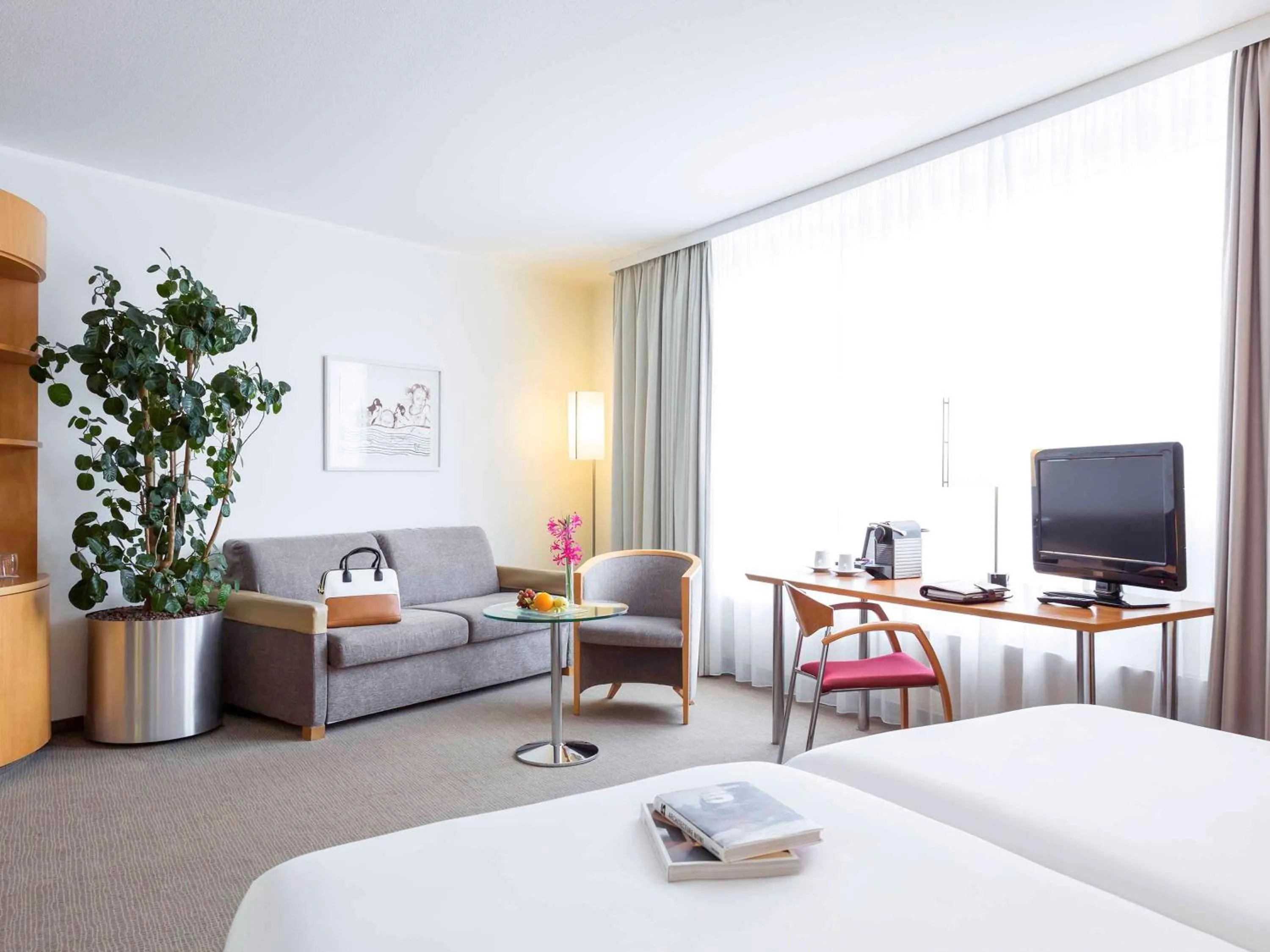 Photo of the whole room in Novotel Mainz