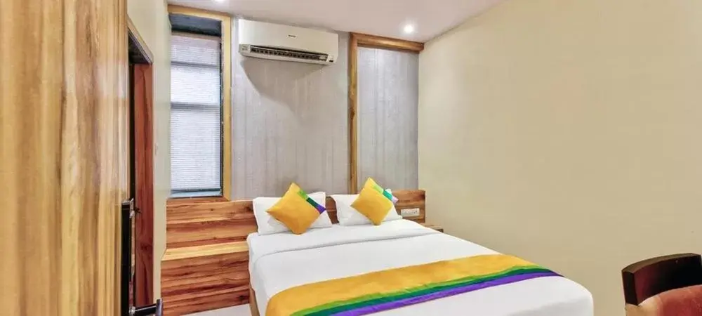 Deluxe Double Room - single occupancy - 10% discount on food and soft beverage in Hotel Sun City - Near Saifee Hospital And H N Reliance Hospital Deluxe Double Room - single occupancy - 10% discount on food and soft beverage in Hotel Sun City - Near Saifee Hospital And H N Reliance Hospital