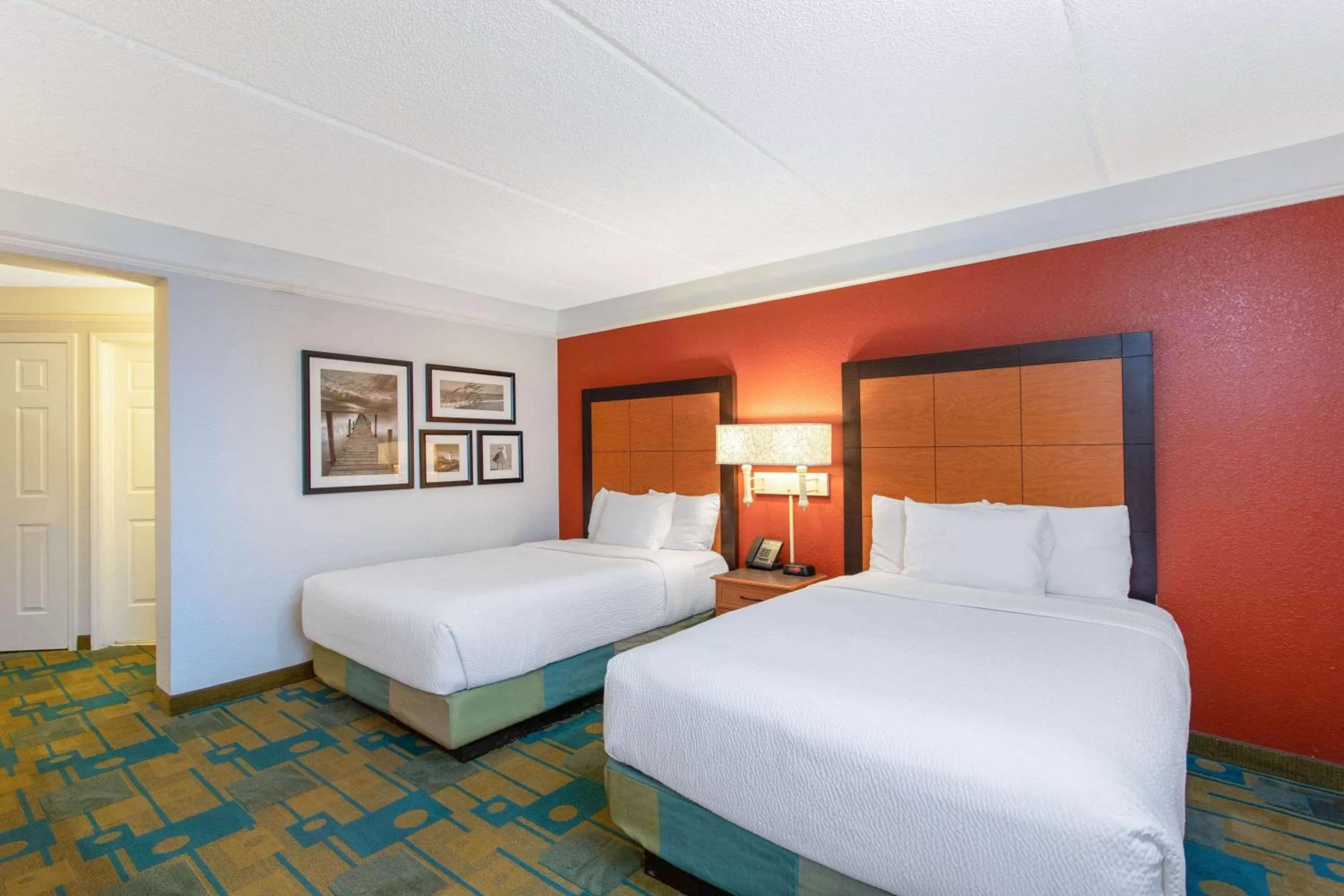 Photo of the whole room, Bed in La Quinta by Wyndham Jacksonville Butler Blvd