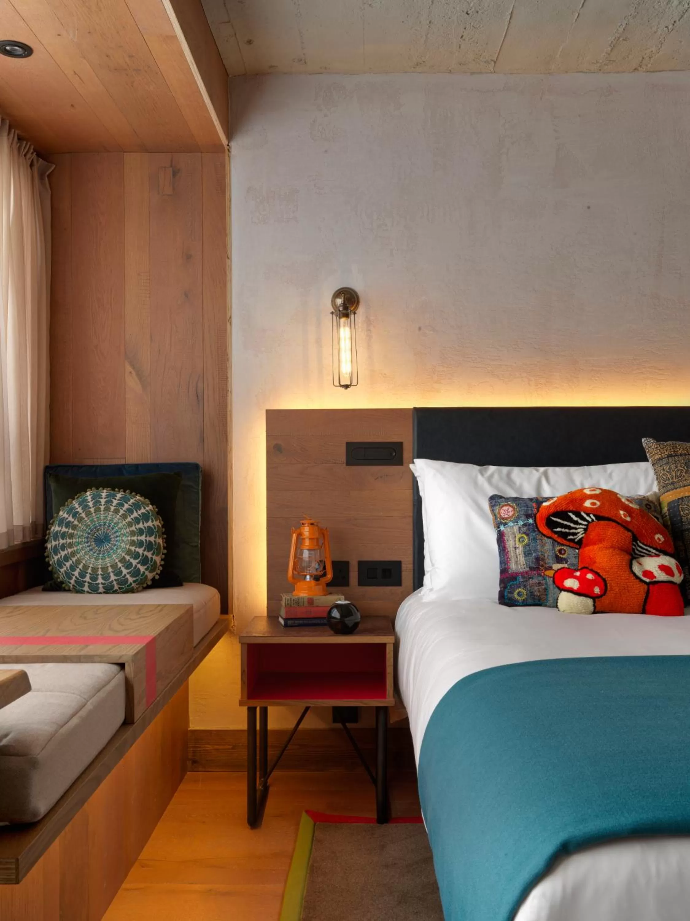 Bedroom, Bed in Treehouse Hotel London
