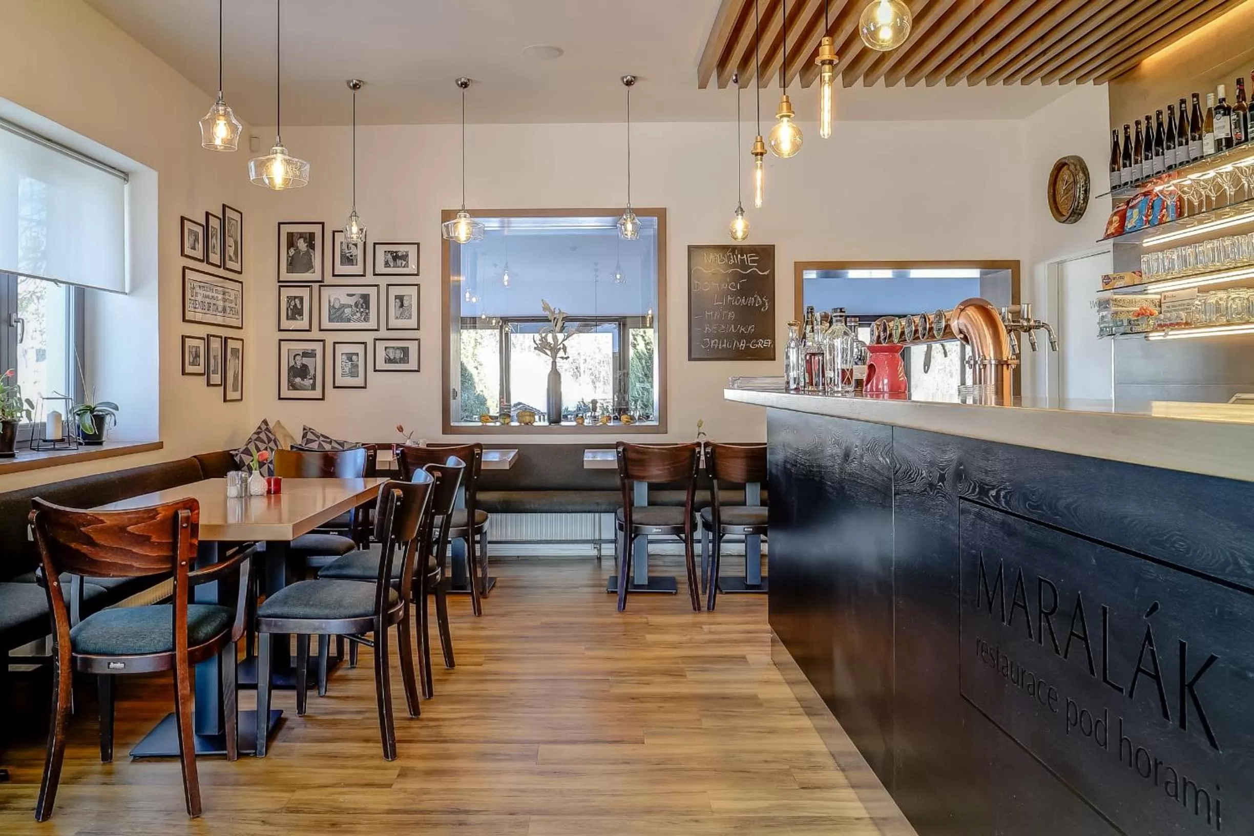 Restaurant/places to eat in Hotel Maralák