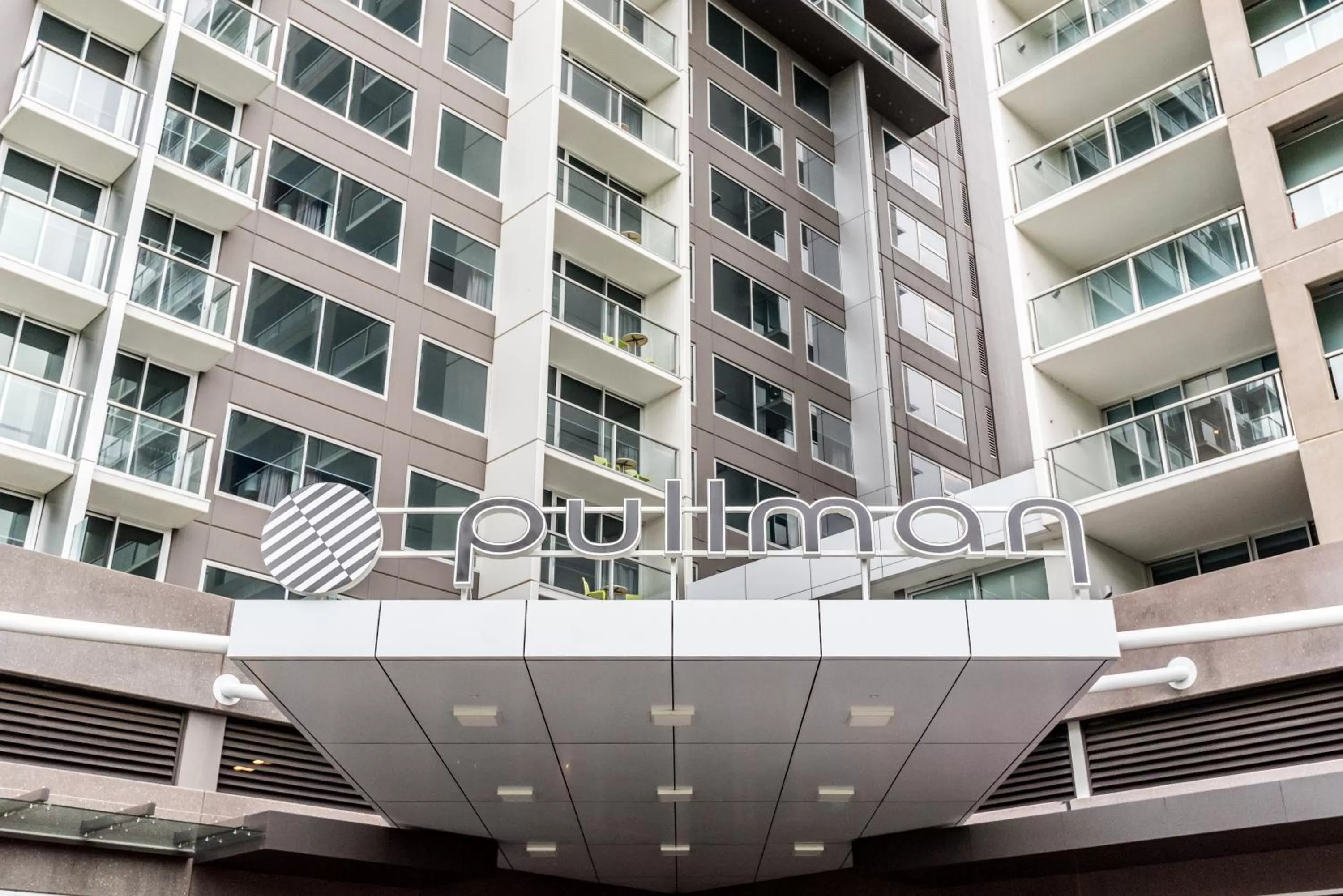 Facade/entrance in Pullman Adelaide