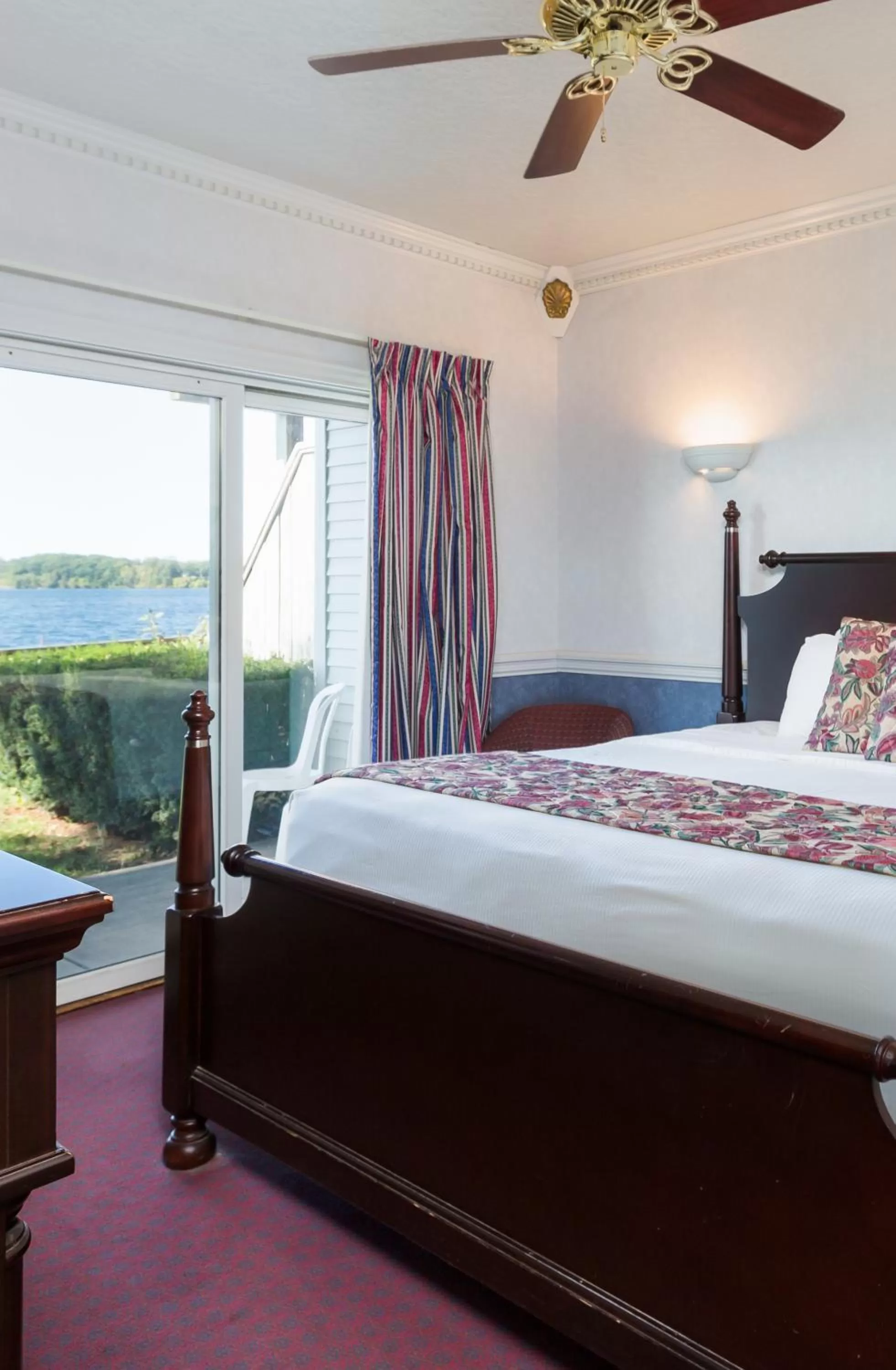 Bed in The Blue Heron Inn