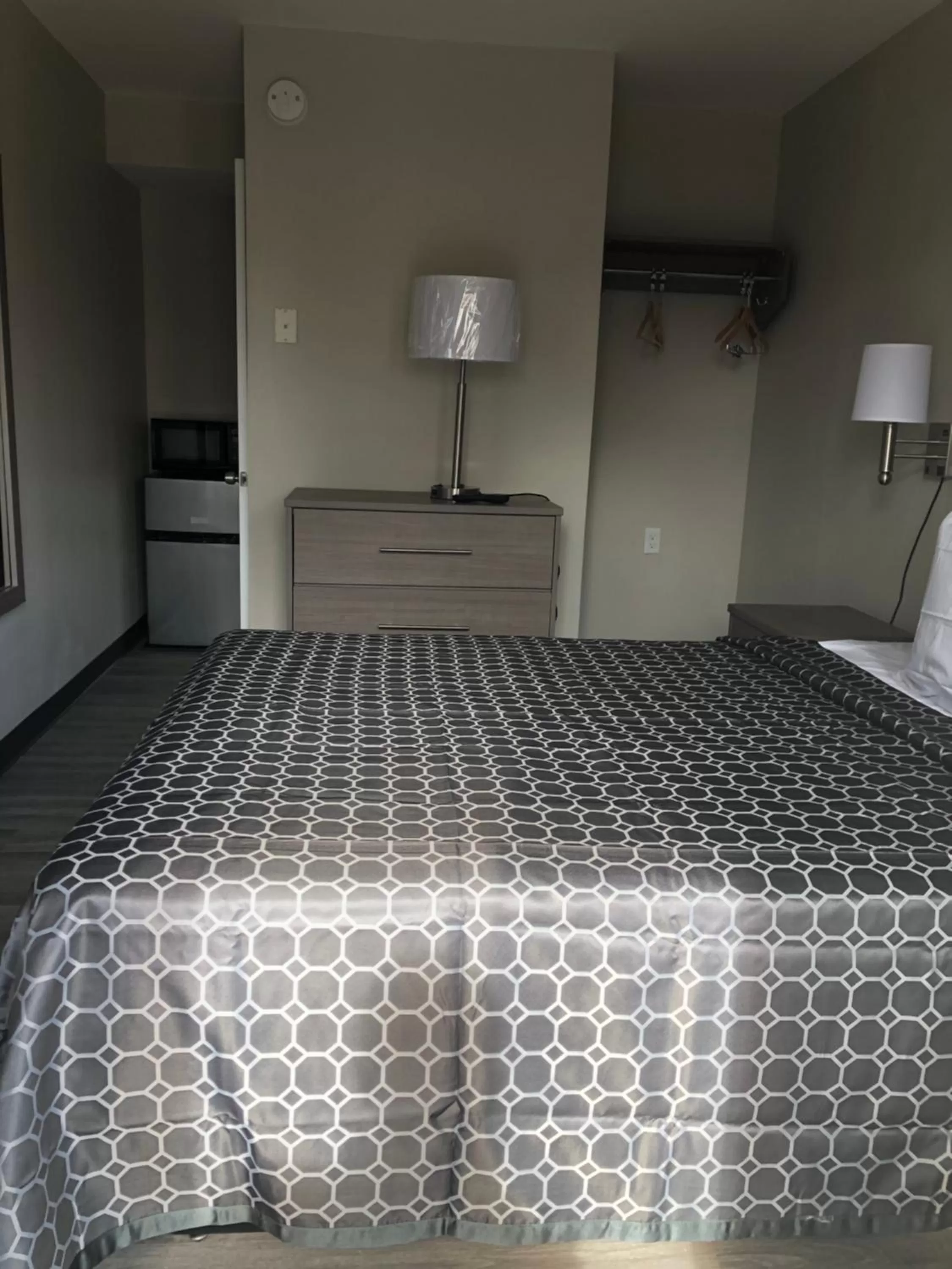 Photo of the whole room, Bed in Trolley Stop Motel, Media ,Near PHL Airport PA