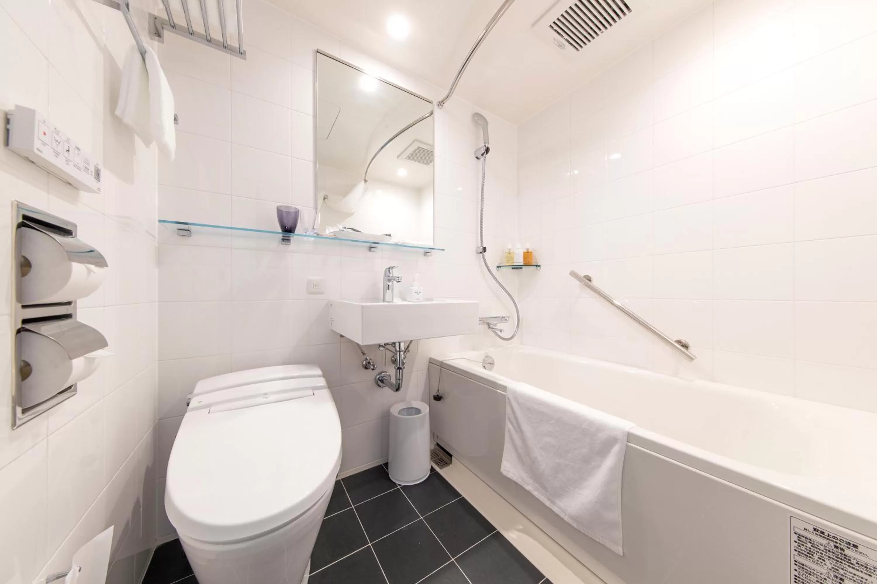 Shower in Hotel Forza Nagoya Sakae