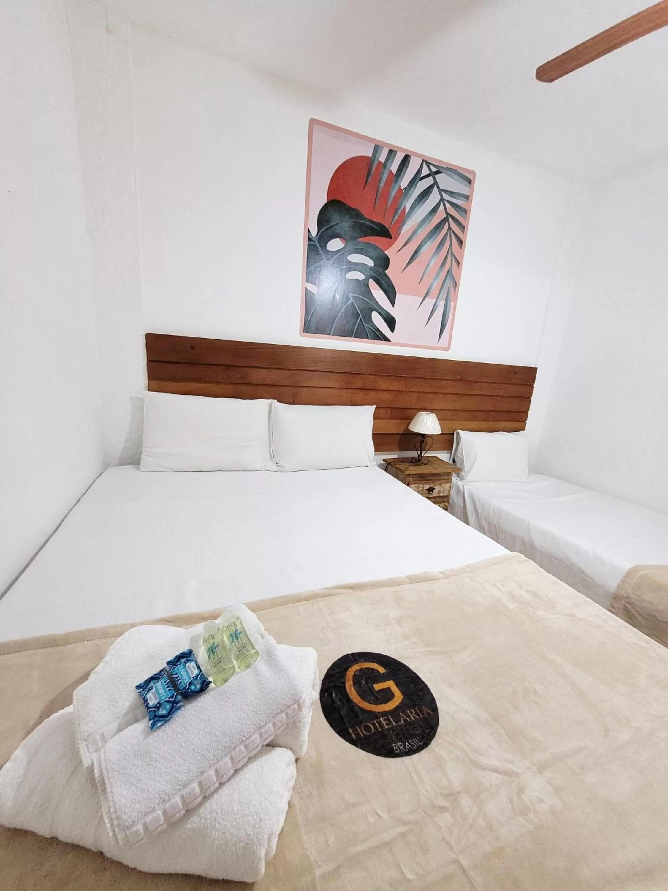 Photo of the whole room, Bed in Pousada Casa Centro Búzios