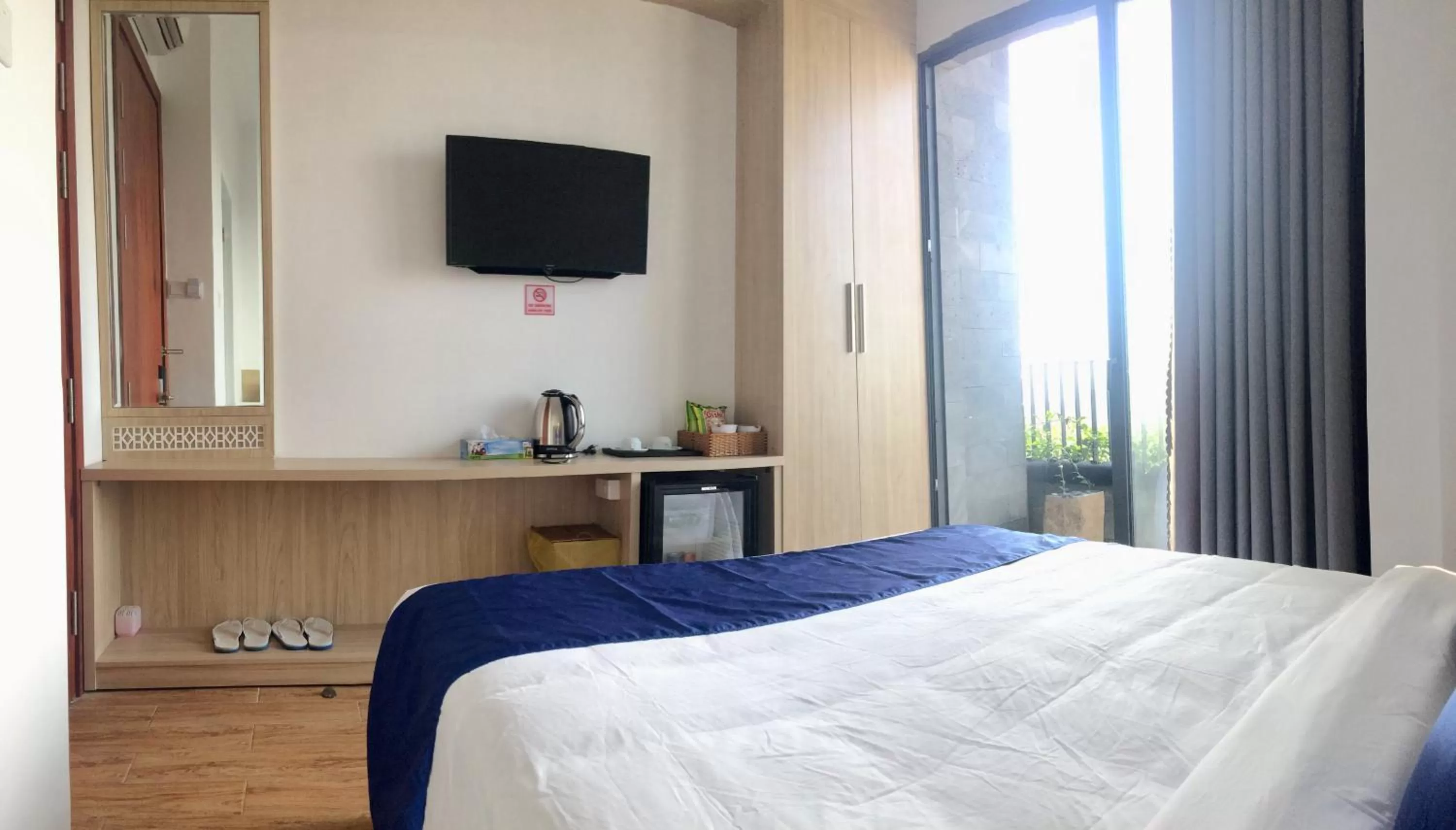 Communal lounge/ TV room, Bed in Khách Sạn Hiệp Yến