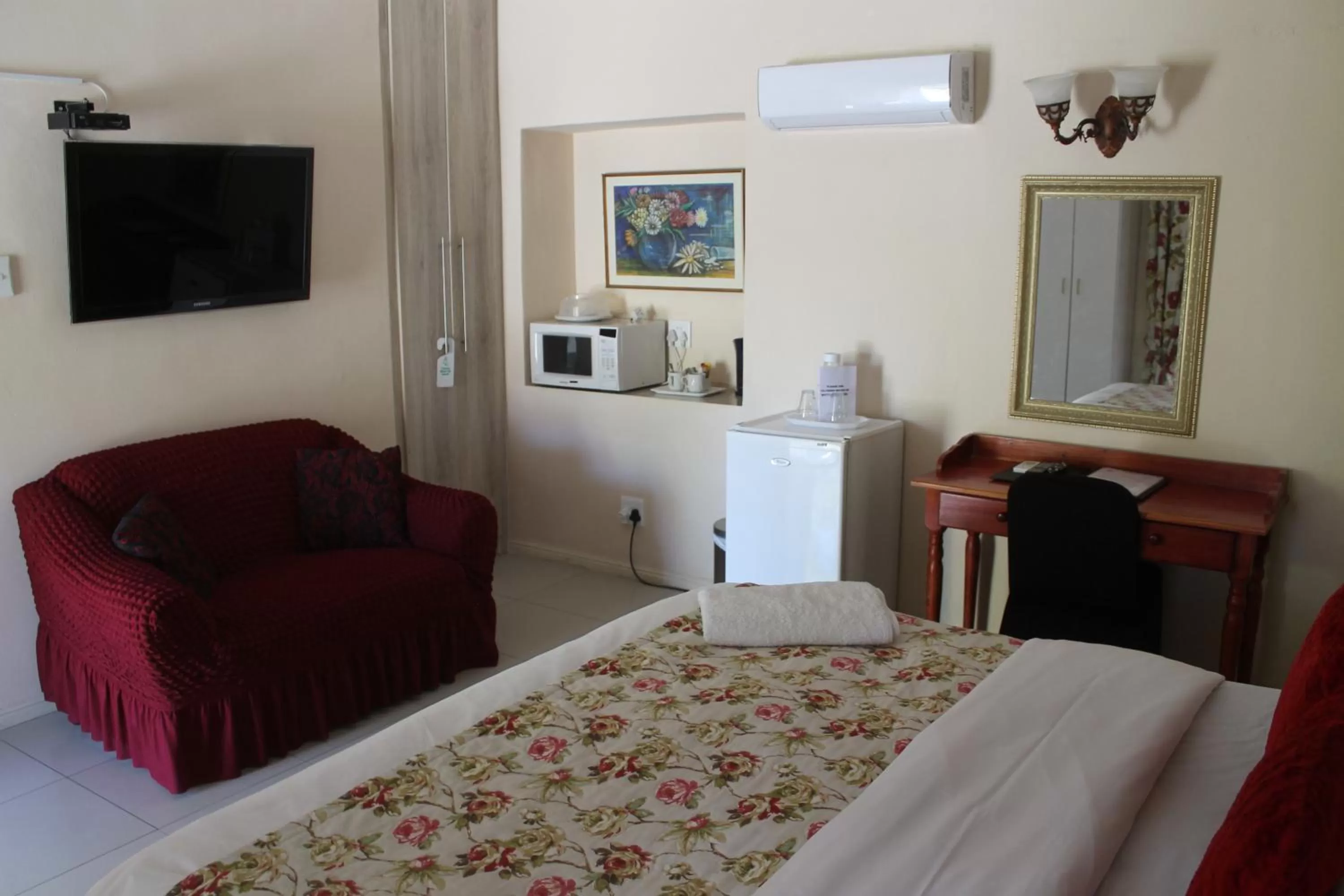 Bed in Blue Diamond Lodge & Spa