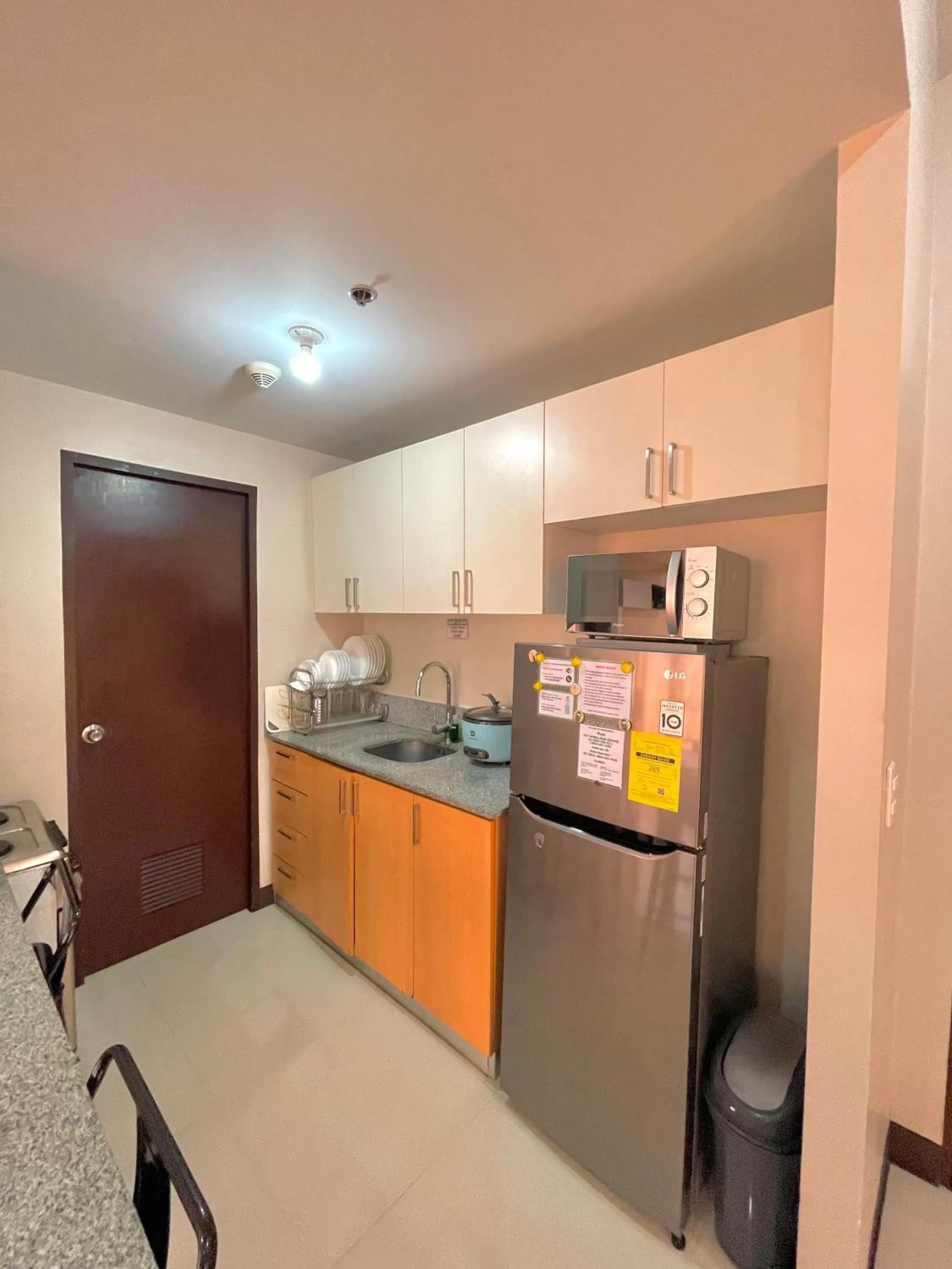 Kitchen or kitchenette, Kitchen/Kitchenette in Cubao, Quezon City Condo Staycation (wifi and netflix ready)