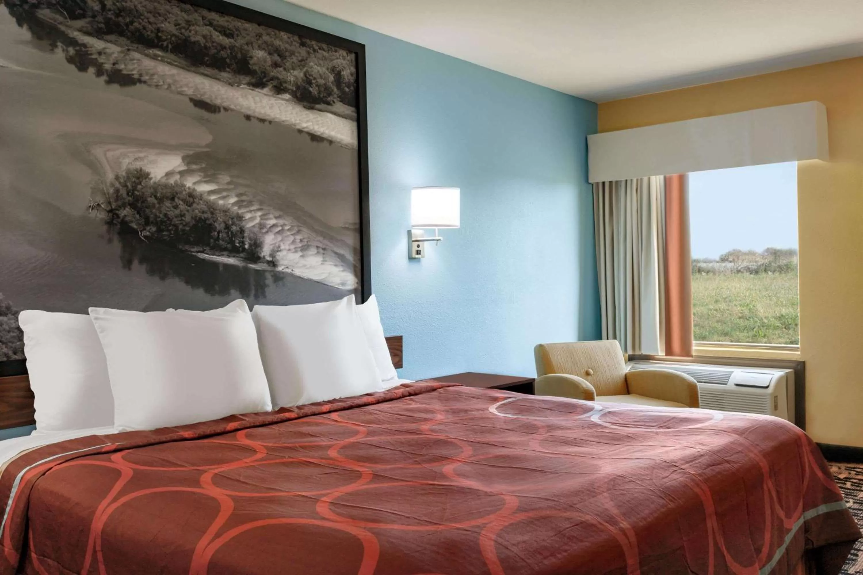 Photo of the whole room in Super 8 by Wyndham Olive Branch