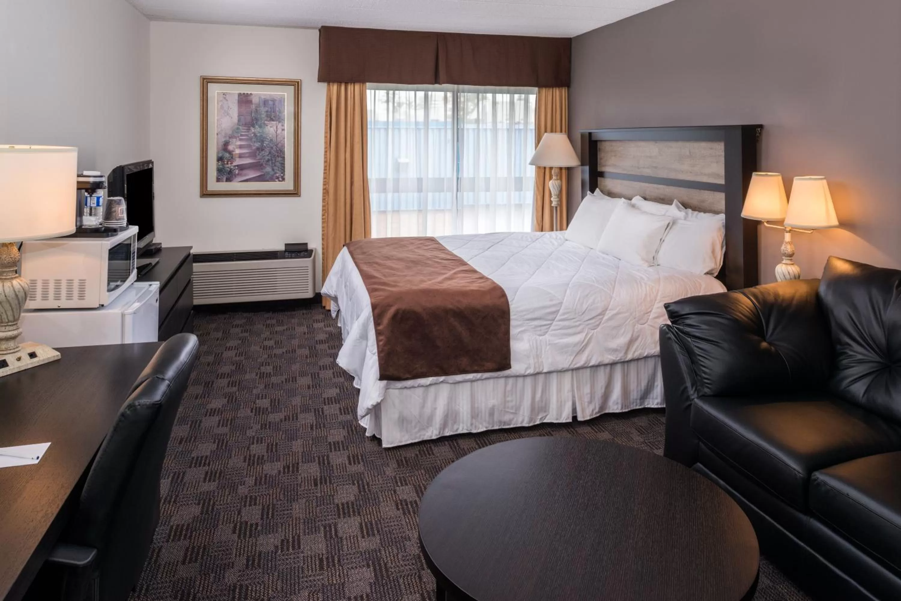 Deluxe King Room in Days Inn by Wyndham Sudbury & Conference Centre