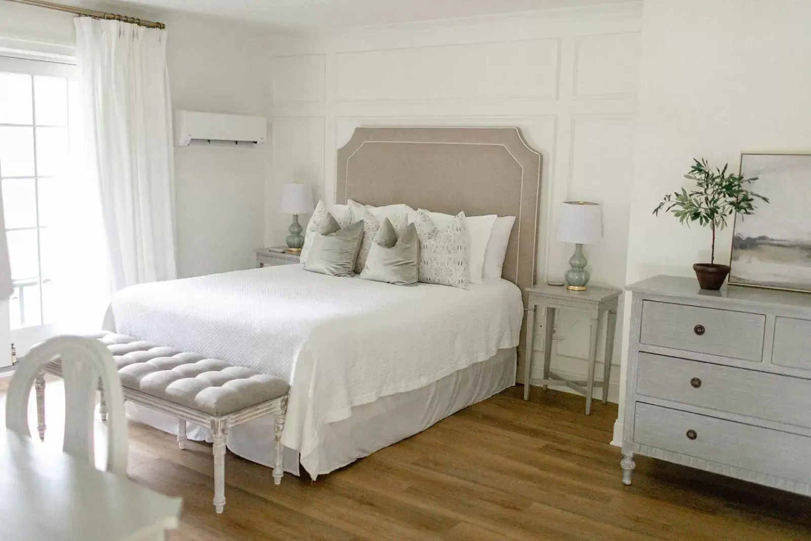 Deluxe Double Room with Balcony in Fairville Inn Deluxe Double Room with Balcony in Fairville Inn