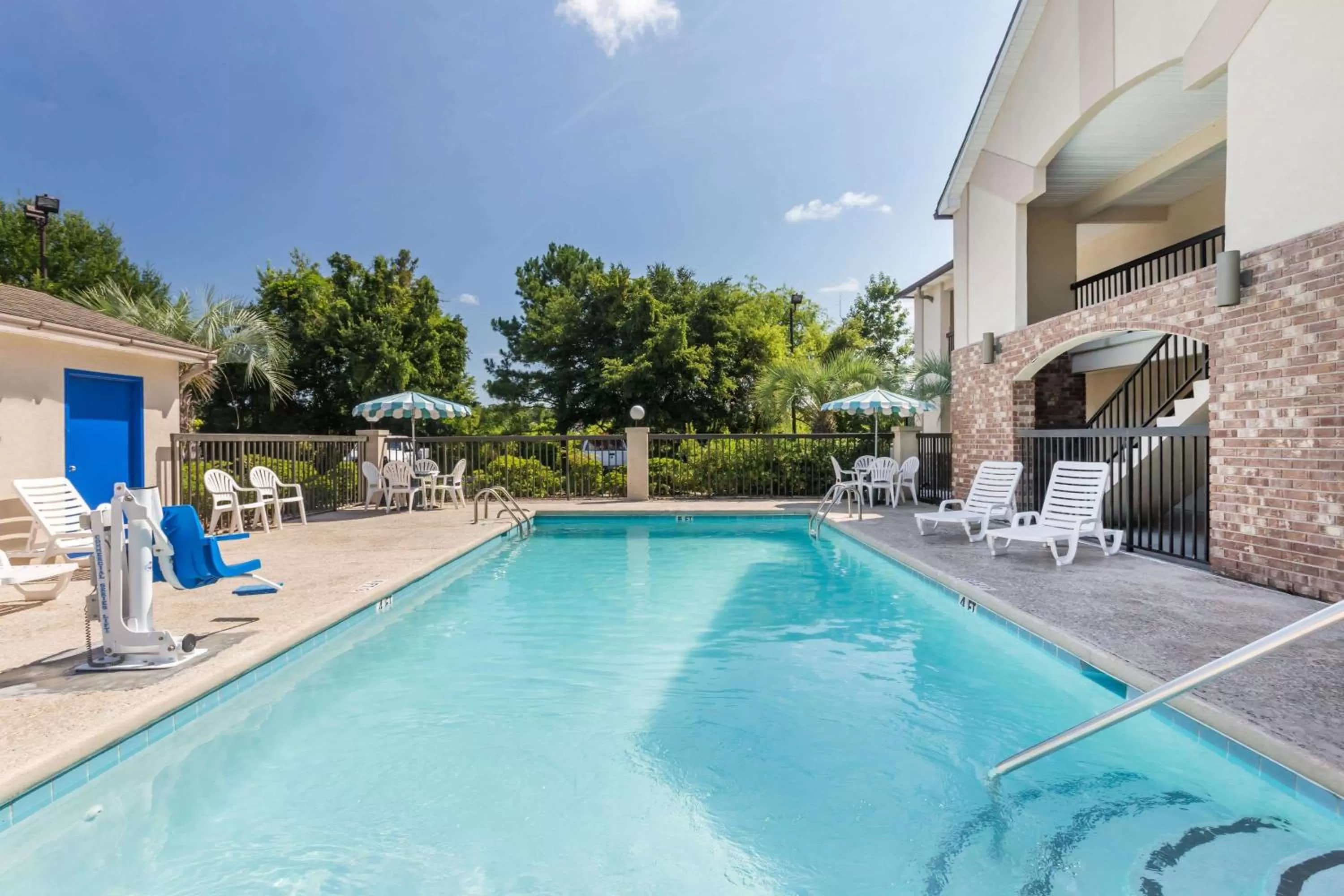 Pool view in Howard Johnson by Wyndham Savannah GA