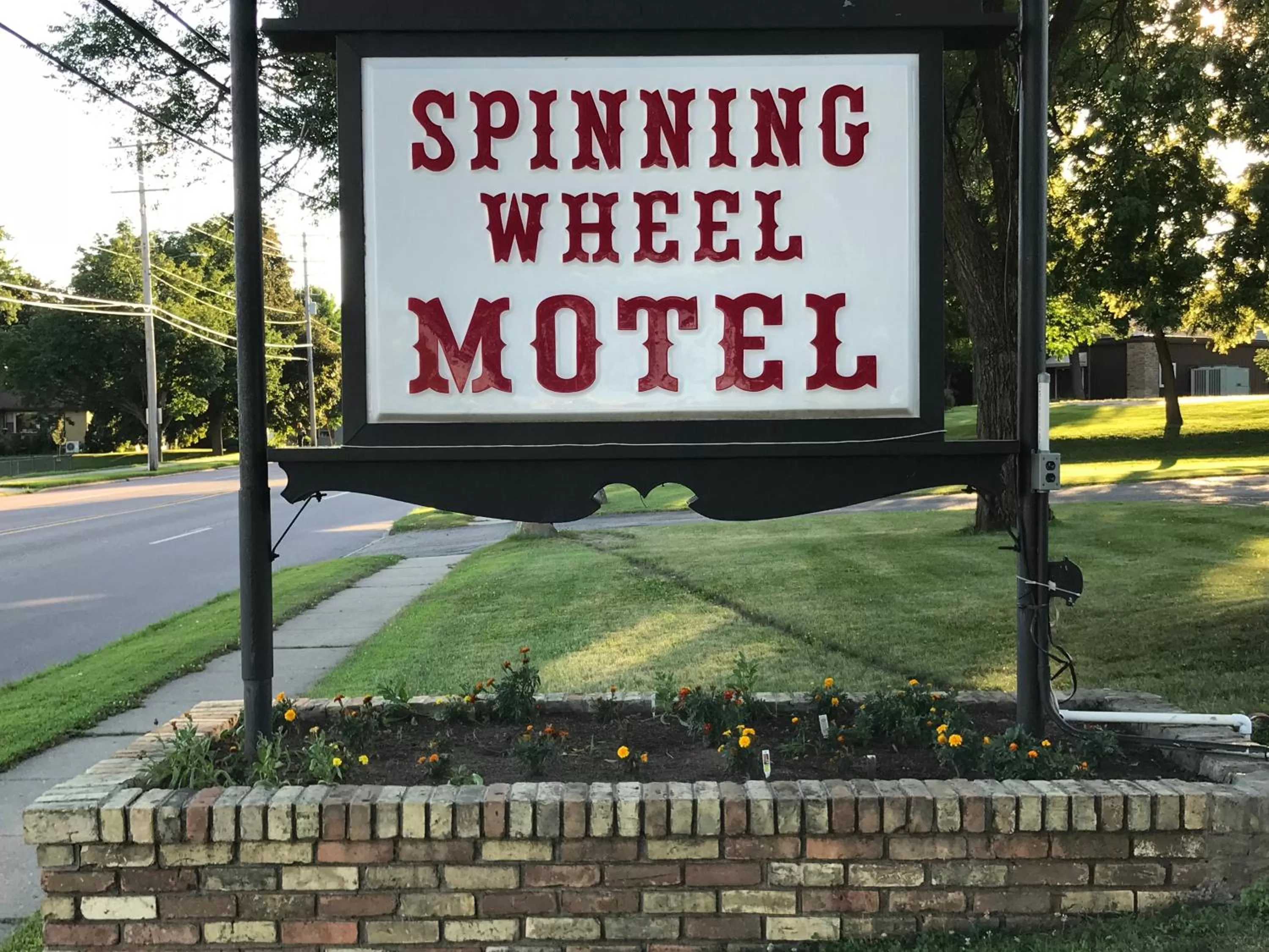 Property logo or sign in Spinning Wheel Motel