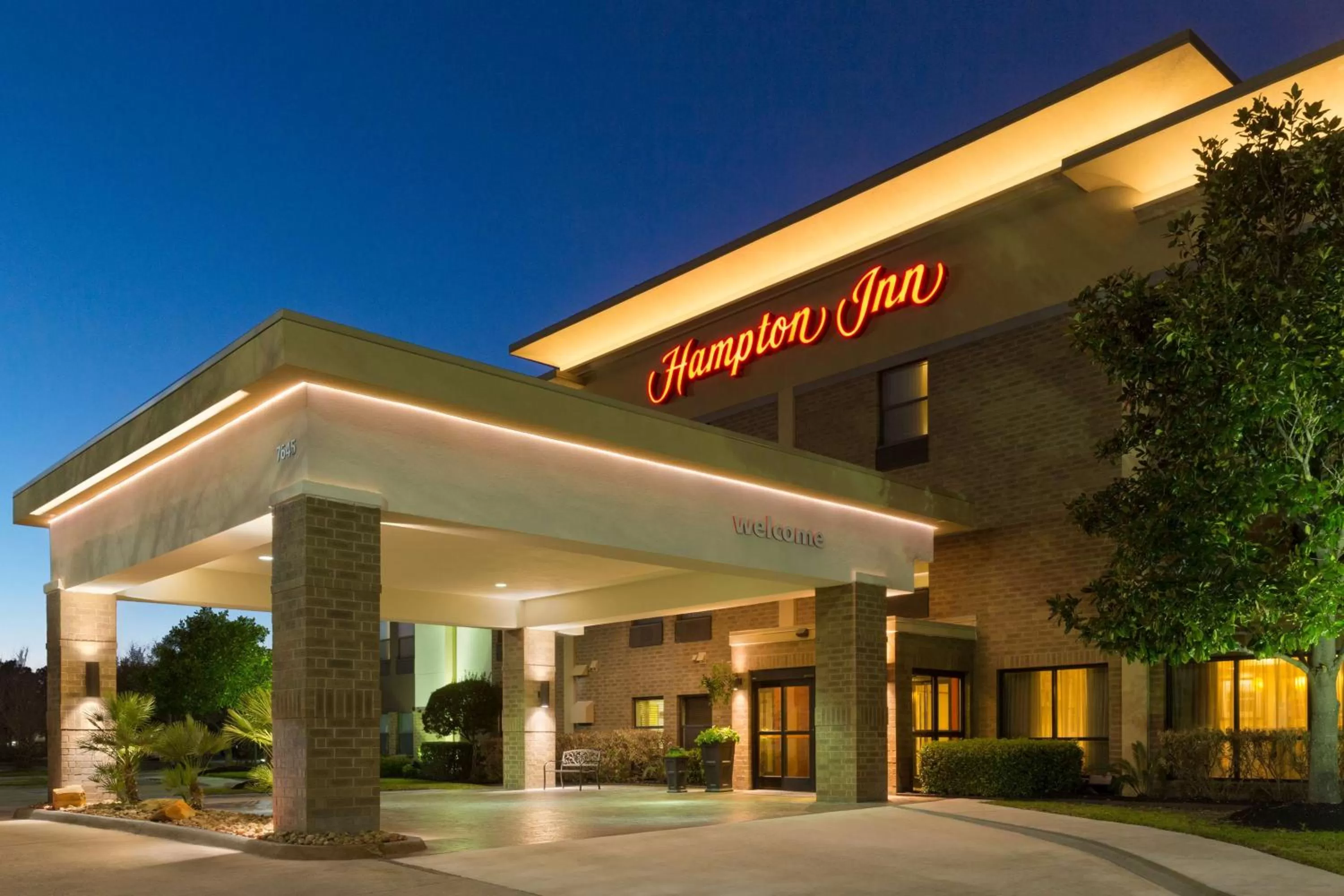 Property building in Hampton Inn Houston Willowbrook Mall