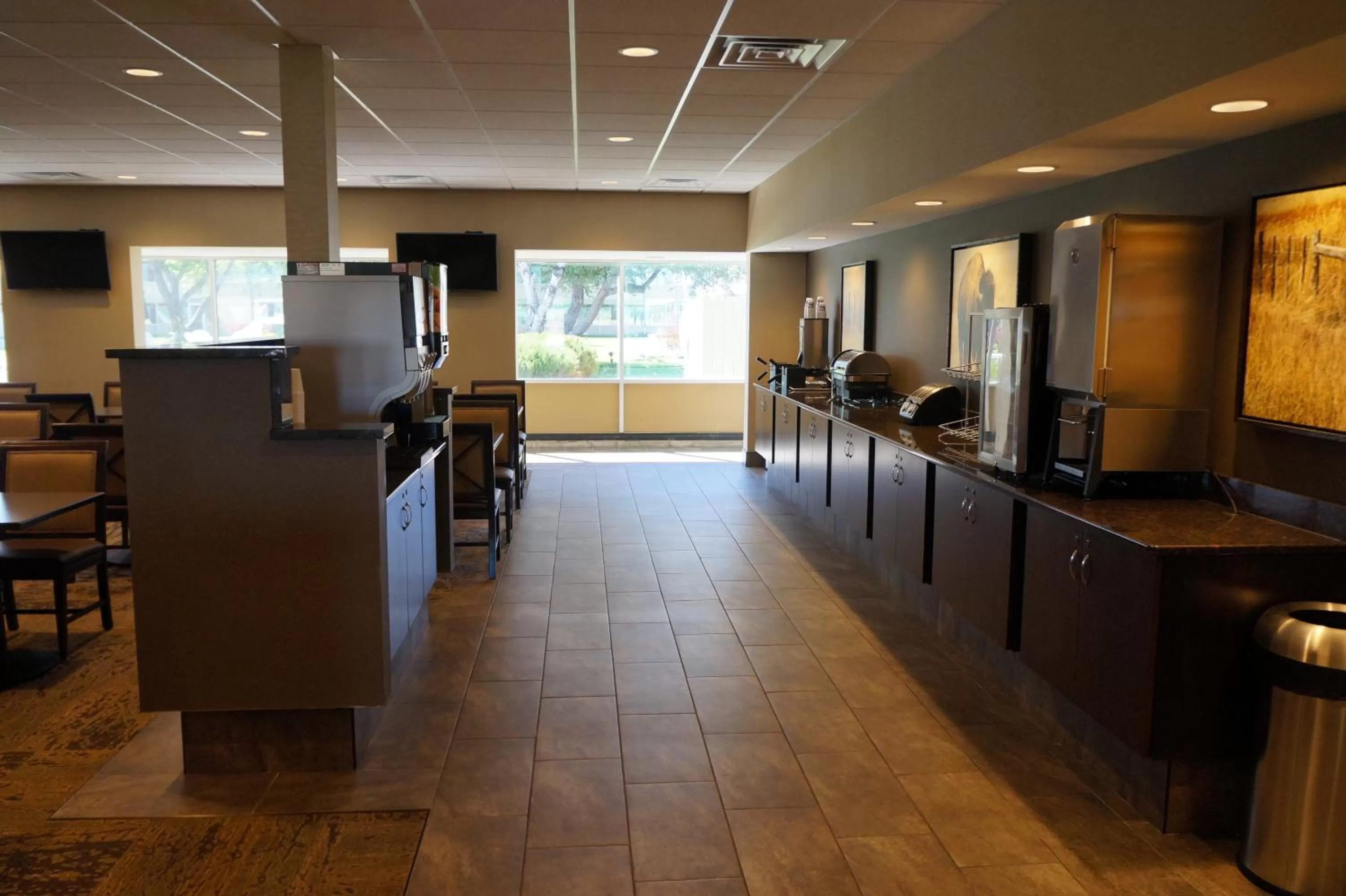 Day, Kitchen/Kitchenette in The Biltmore Hotel & Suites Main Avenue