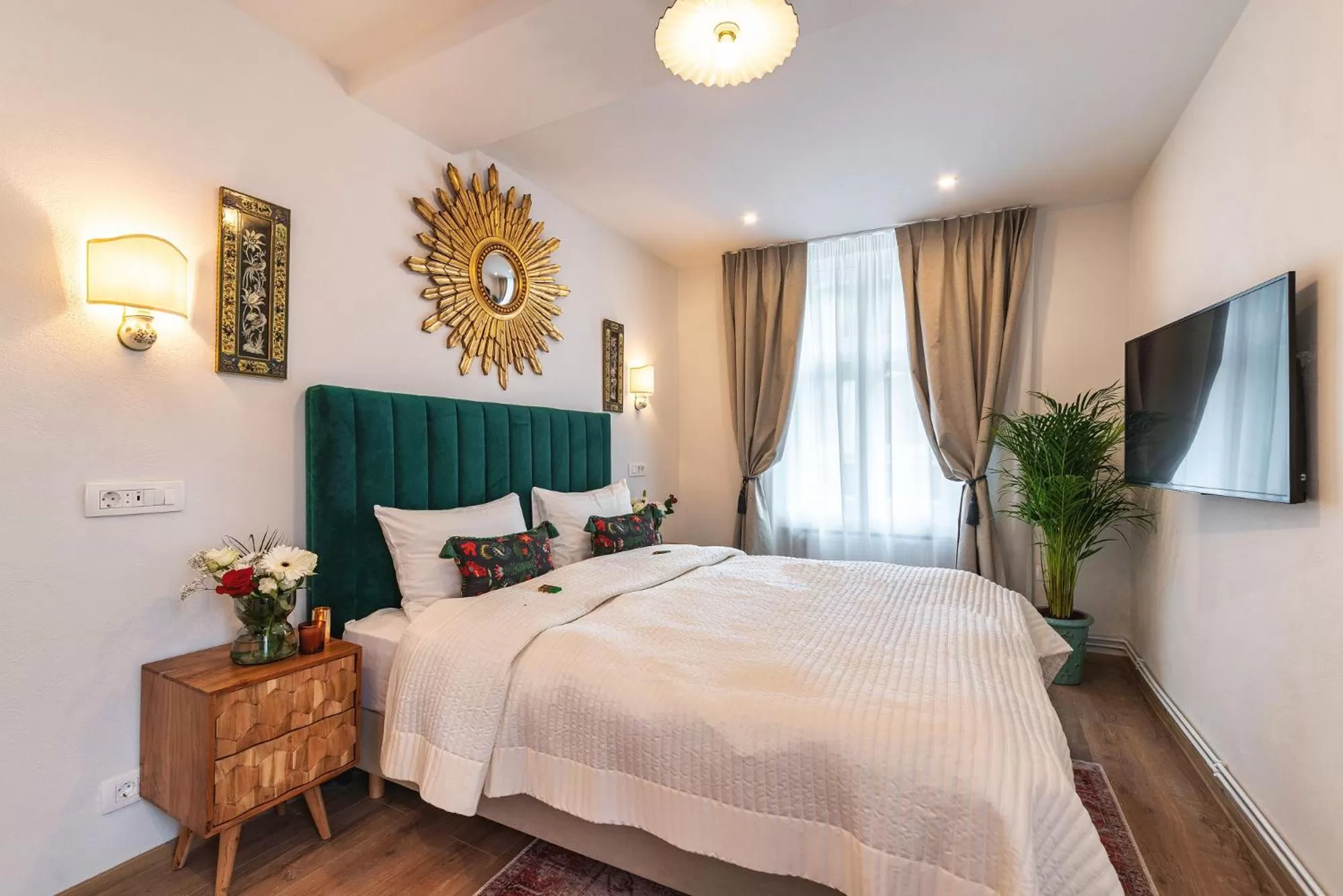 Bed in Nikolas Haus Central Location with Free Parking