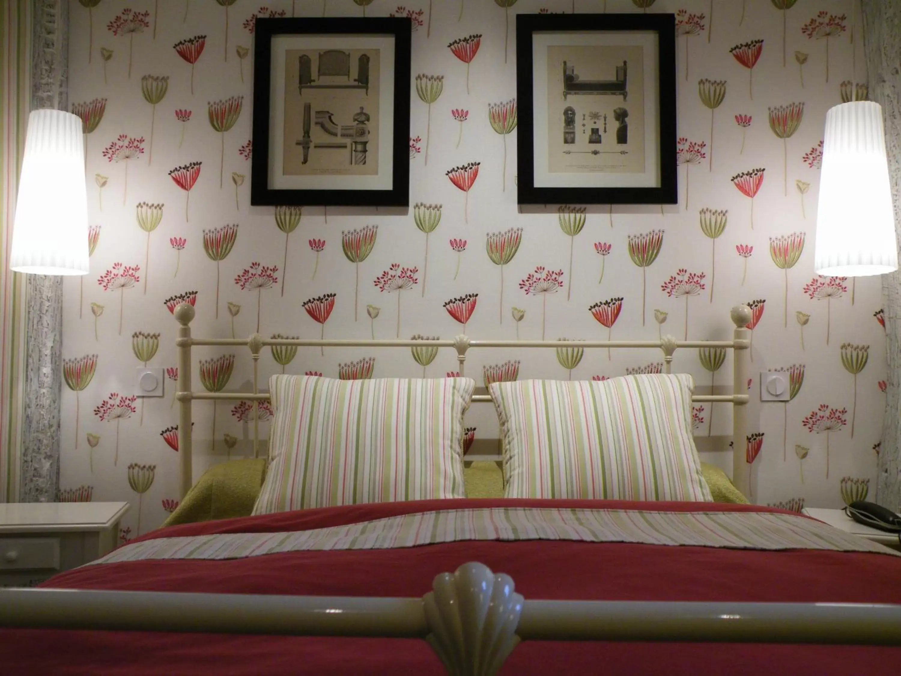 Comfort Double Room with Fan in Hôtel Diderot Comfort Double Room with Fan in Hôtel Diderot