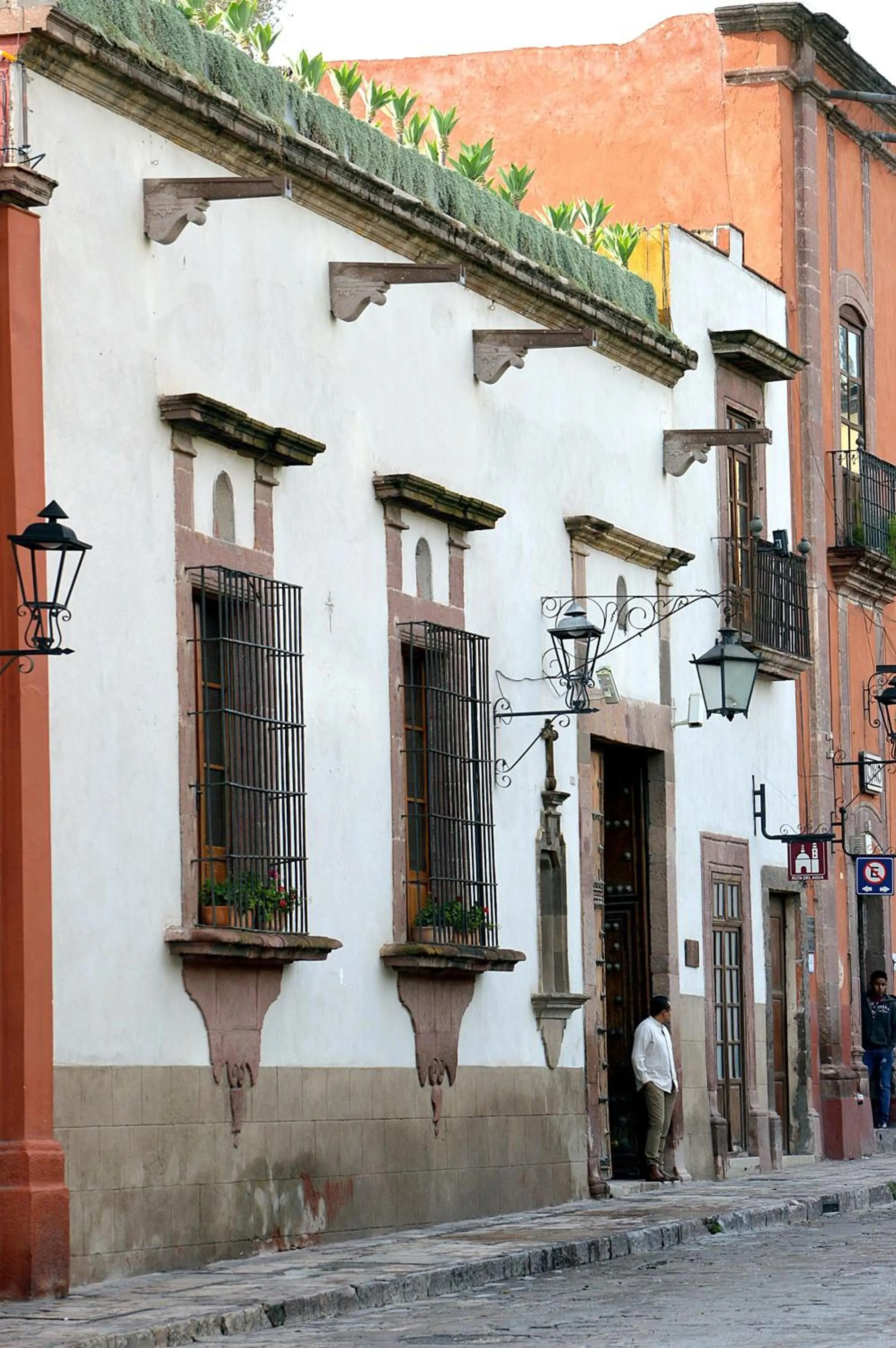 Facade/entrance in Hotel Casa Blanca 7
