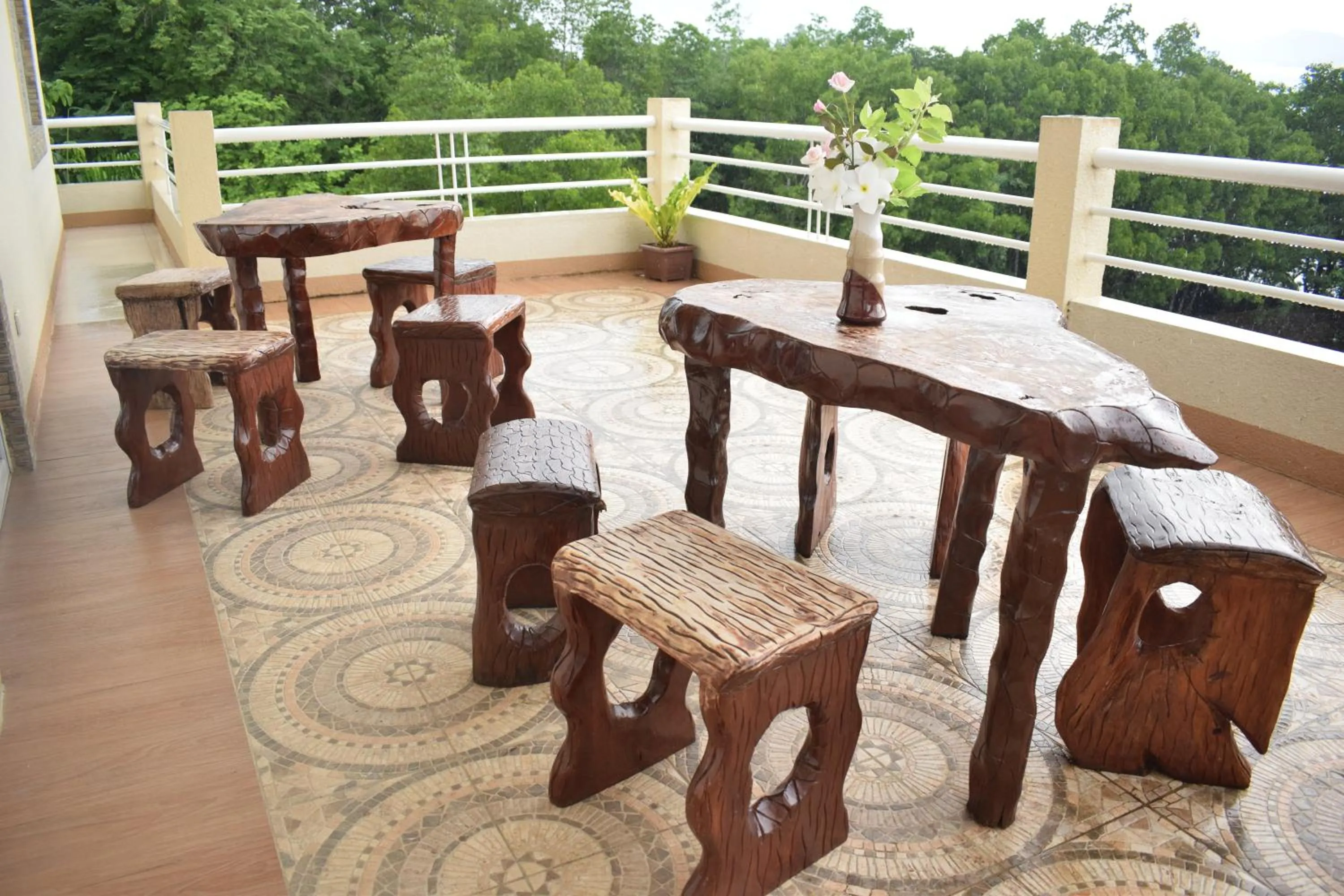 Villa de Sierra Vista Bay and Mountain View Inn