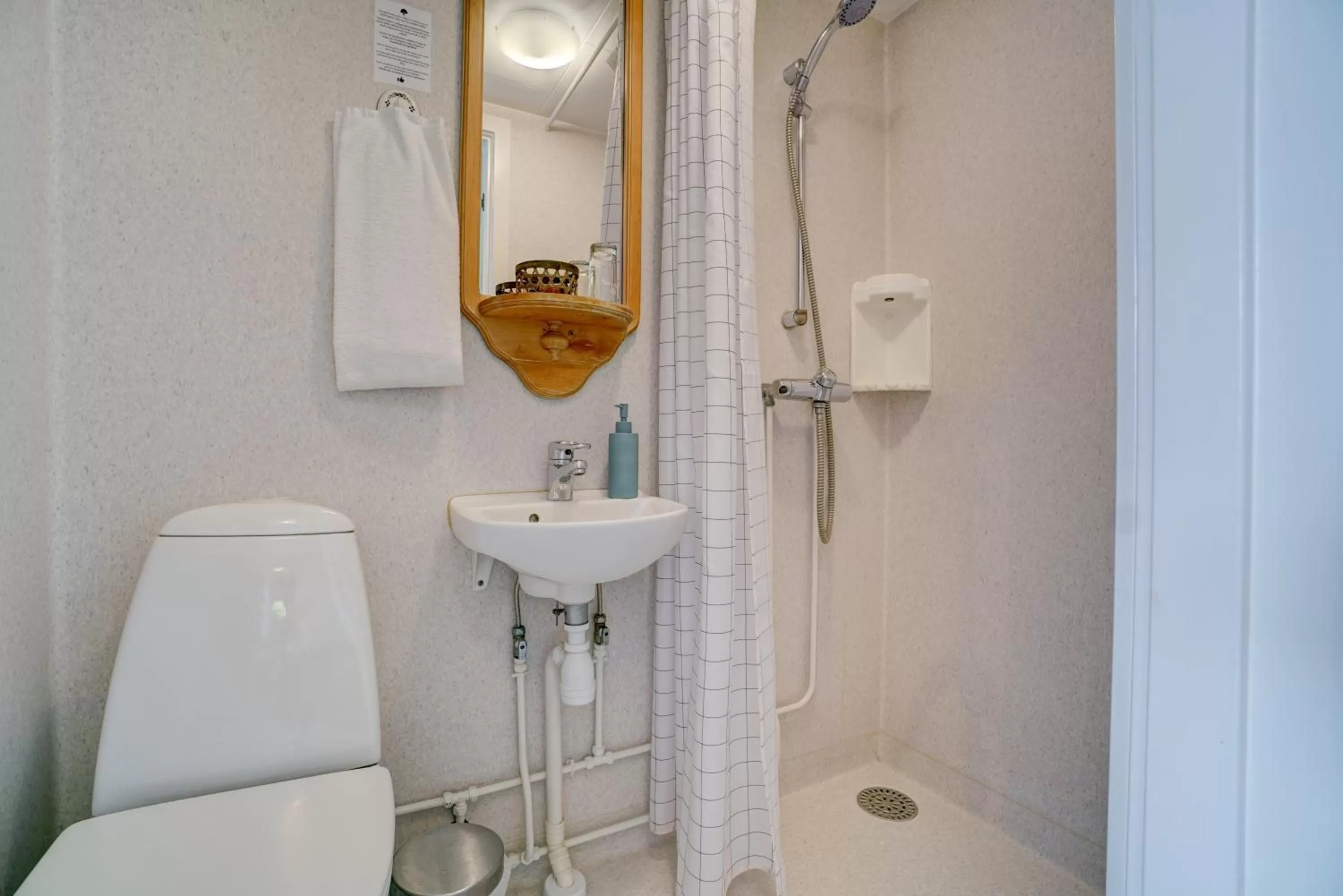 Shower in Svostrup Kro