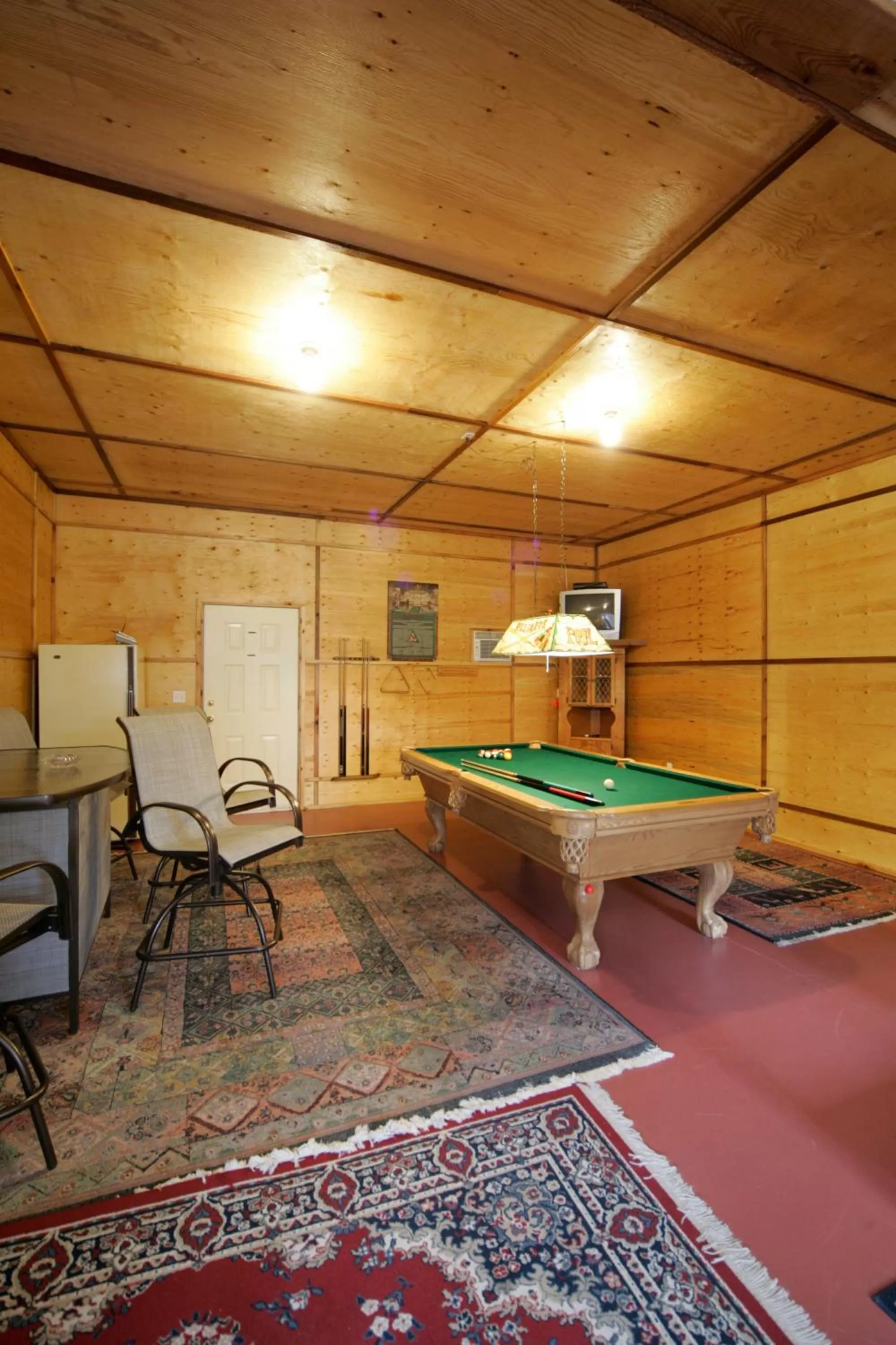 Game Room, Billiards in Hummingbird Guesthouse