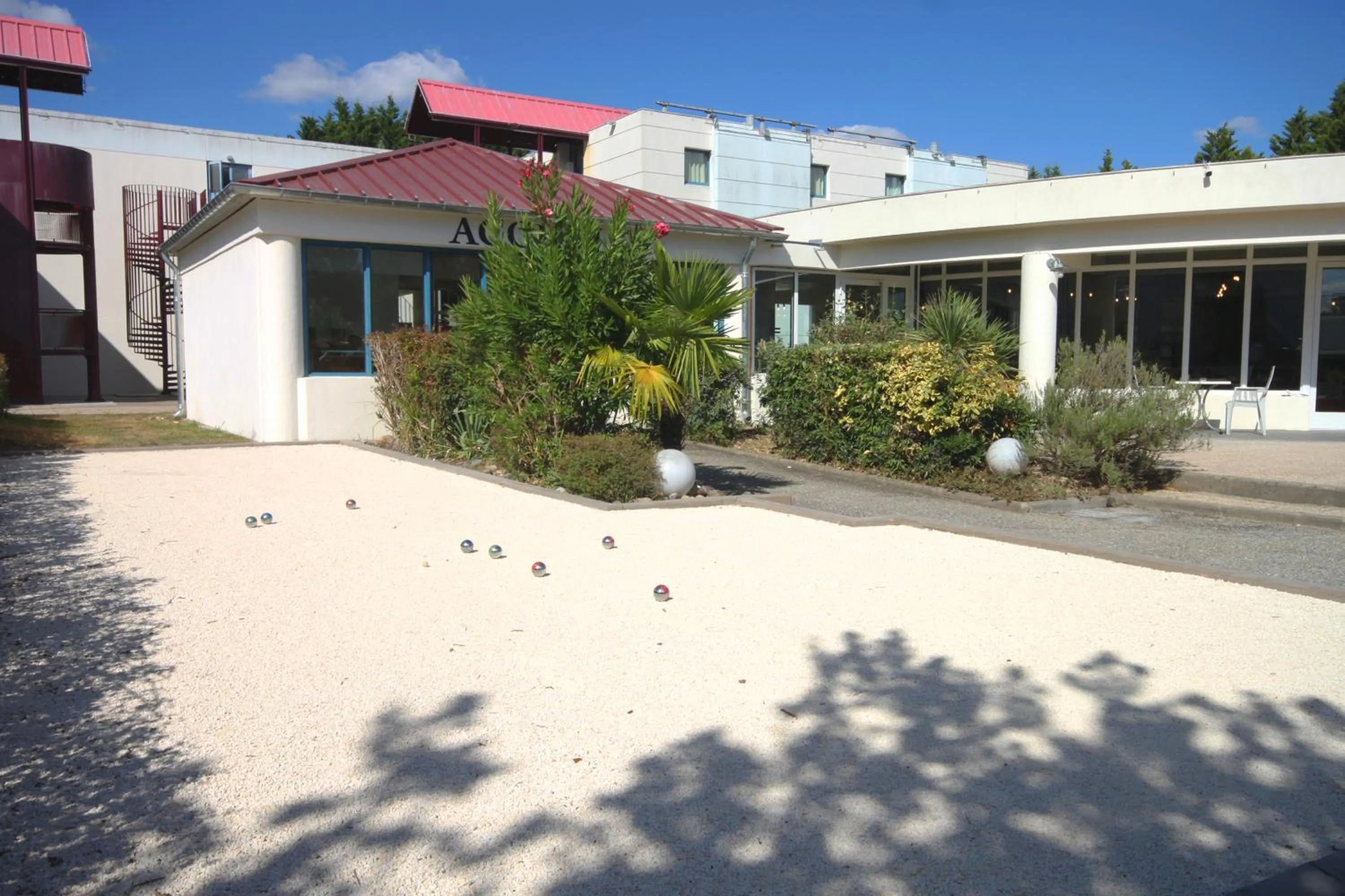 Facade/entrance in greet Hotel Bordeaux Aeroport