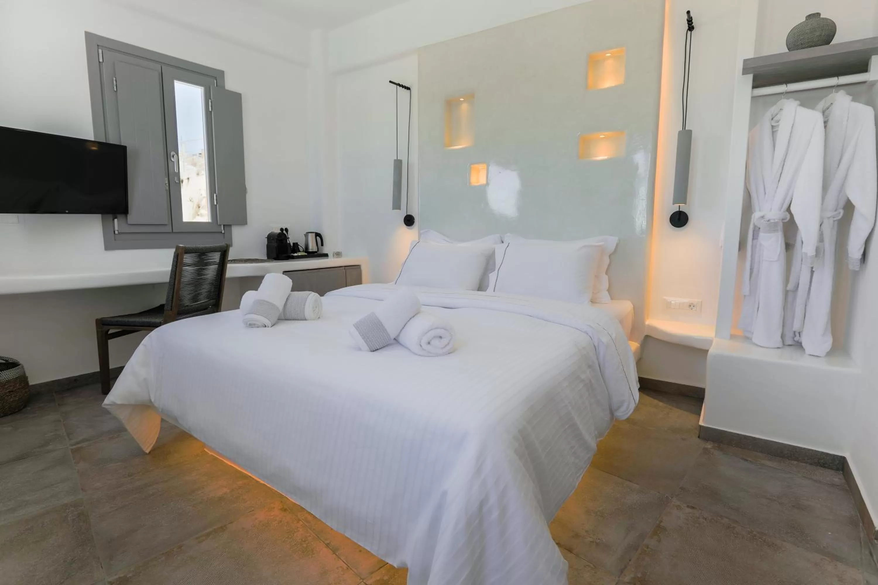 Bed in Eternity Suites Santorini