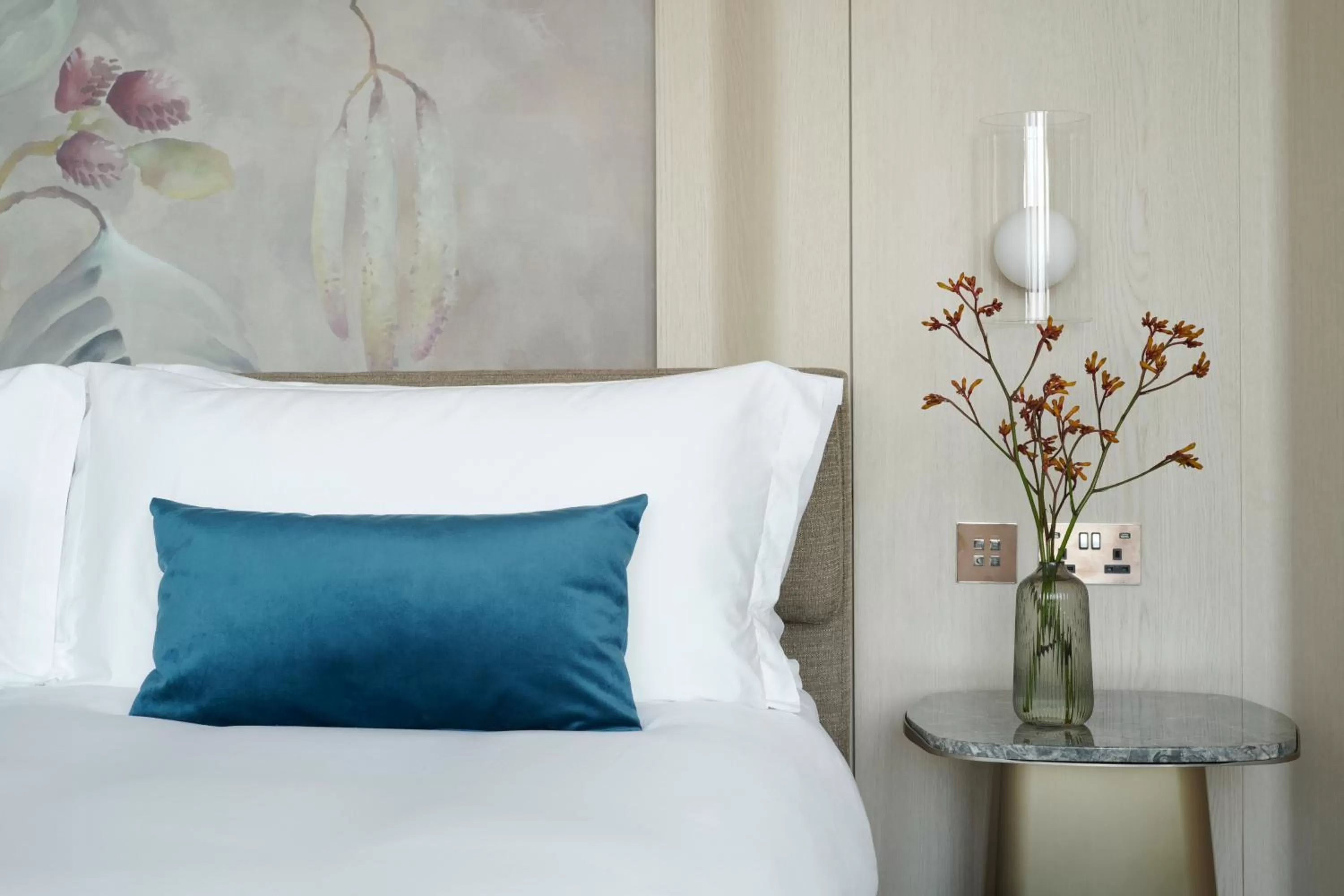 Bedroom, Bed in Pan Pacific London